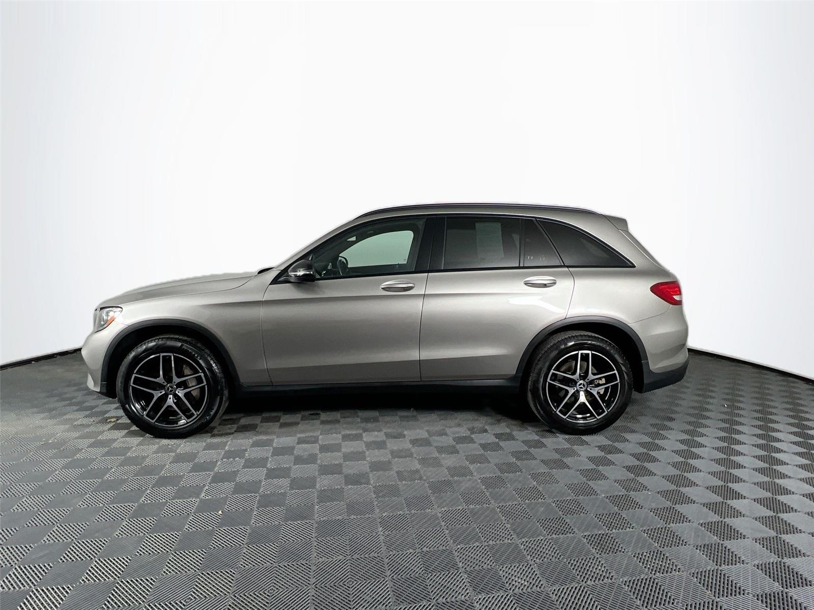 2019 Mercedes Benz GLC 300 4MATIC photo 3