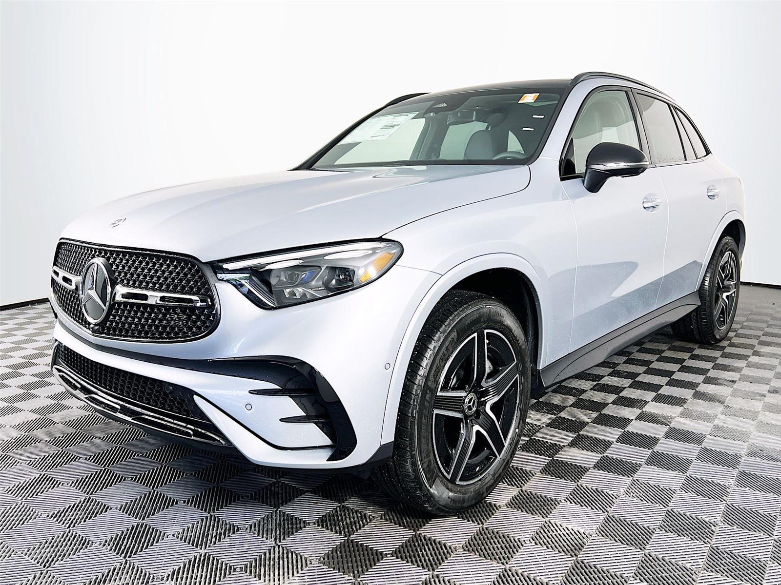 2025 Mercedes Benz GLC 300 4MATIC photo 2