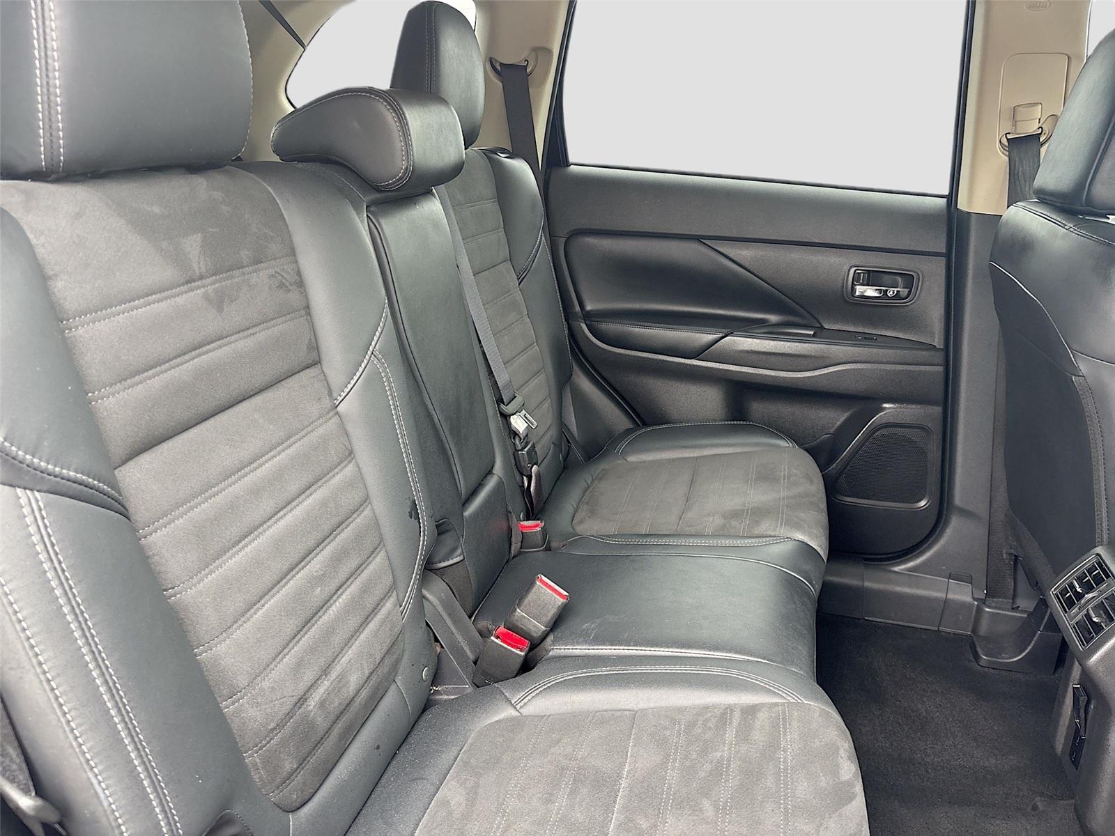 2020 Mitsubishi Outlander SE