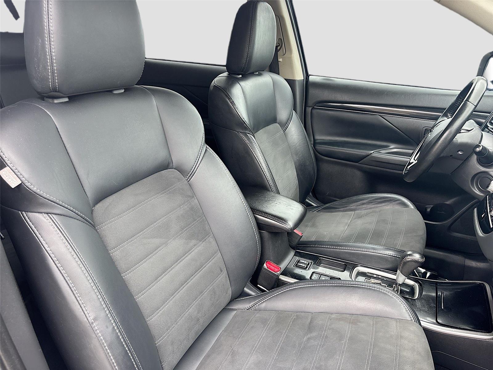 2020 Mitsubishi Outlander SE