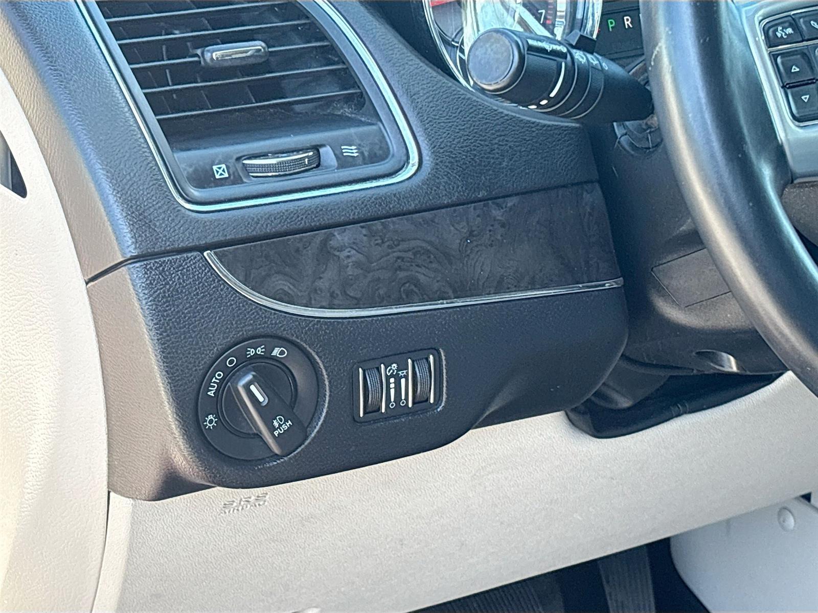 2013 Chrysler Town & Country Touring