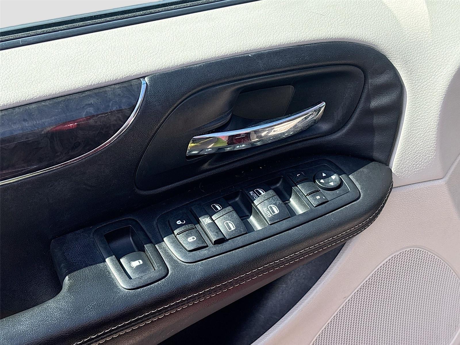 2013 Chrysler Town & Country Touring