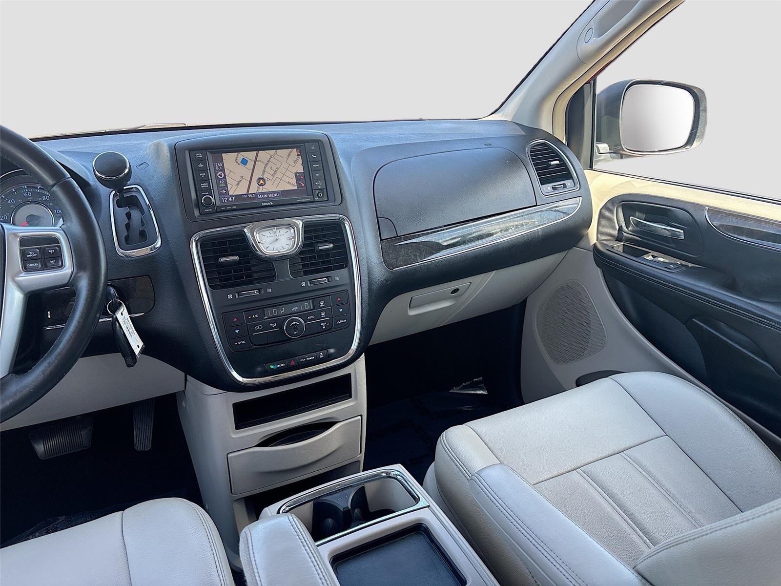 2013 Chrysler Town & Country Touring