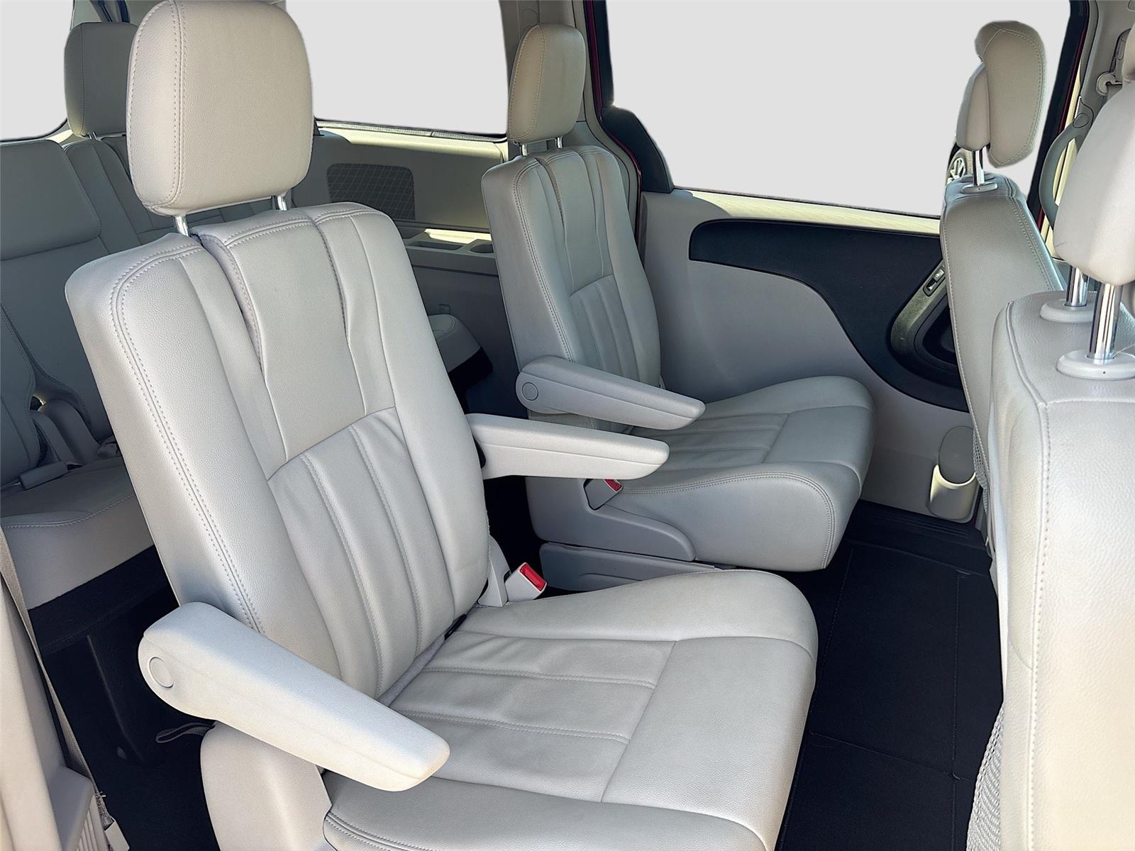2013 Chrysler Town & Country Touring
