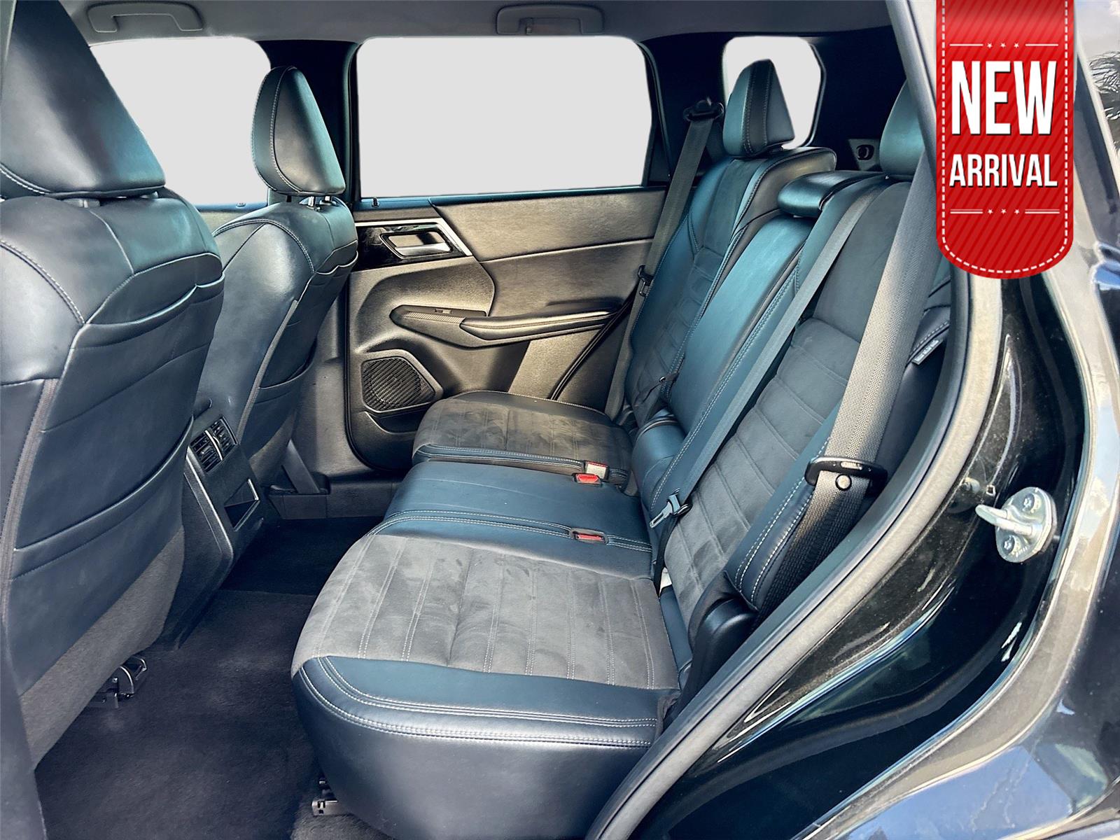 2023 Mitsubishi Outlander SE