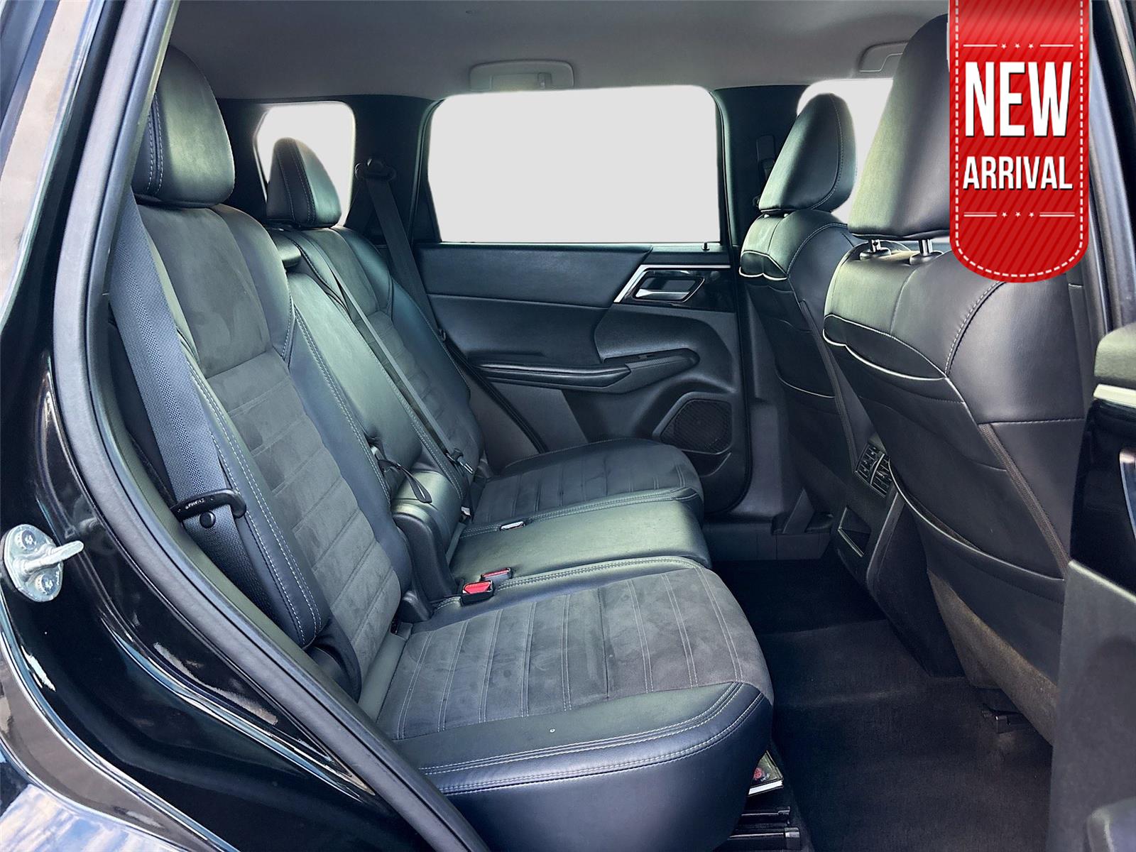 2023 Mitsubishi Outlander SE