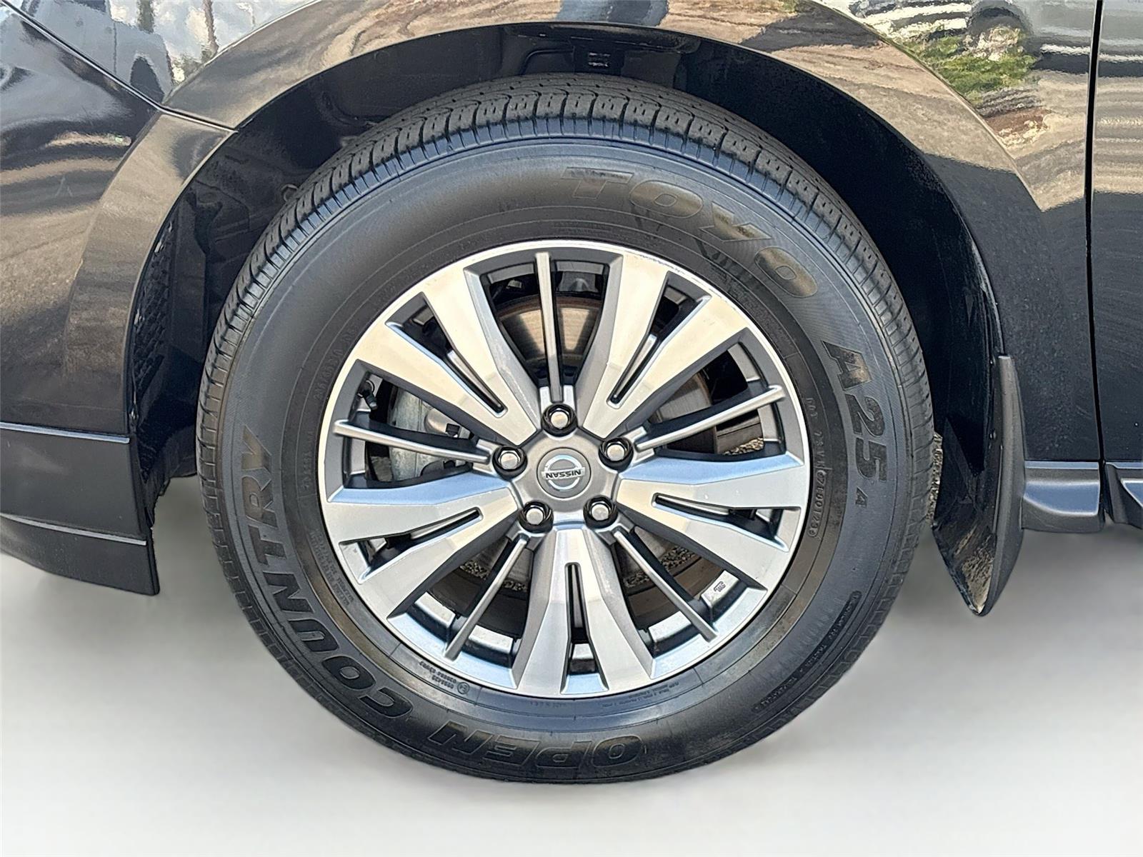 2020 Nissan Pathfinder SV