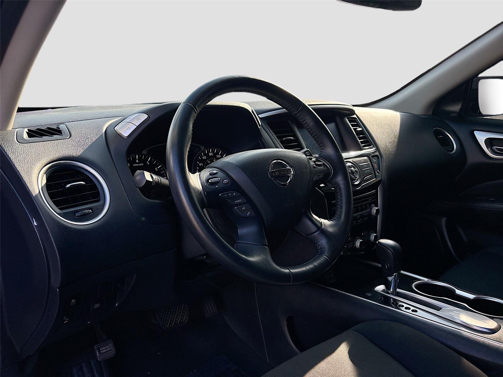 2020 Nissan Pathfinder SV