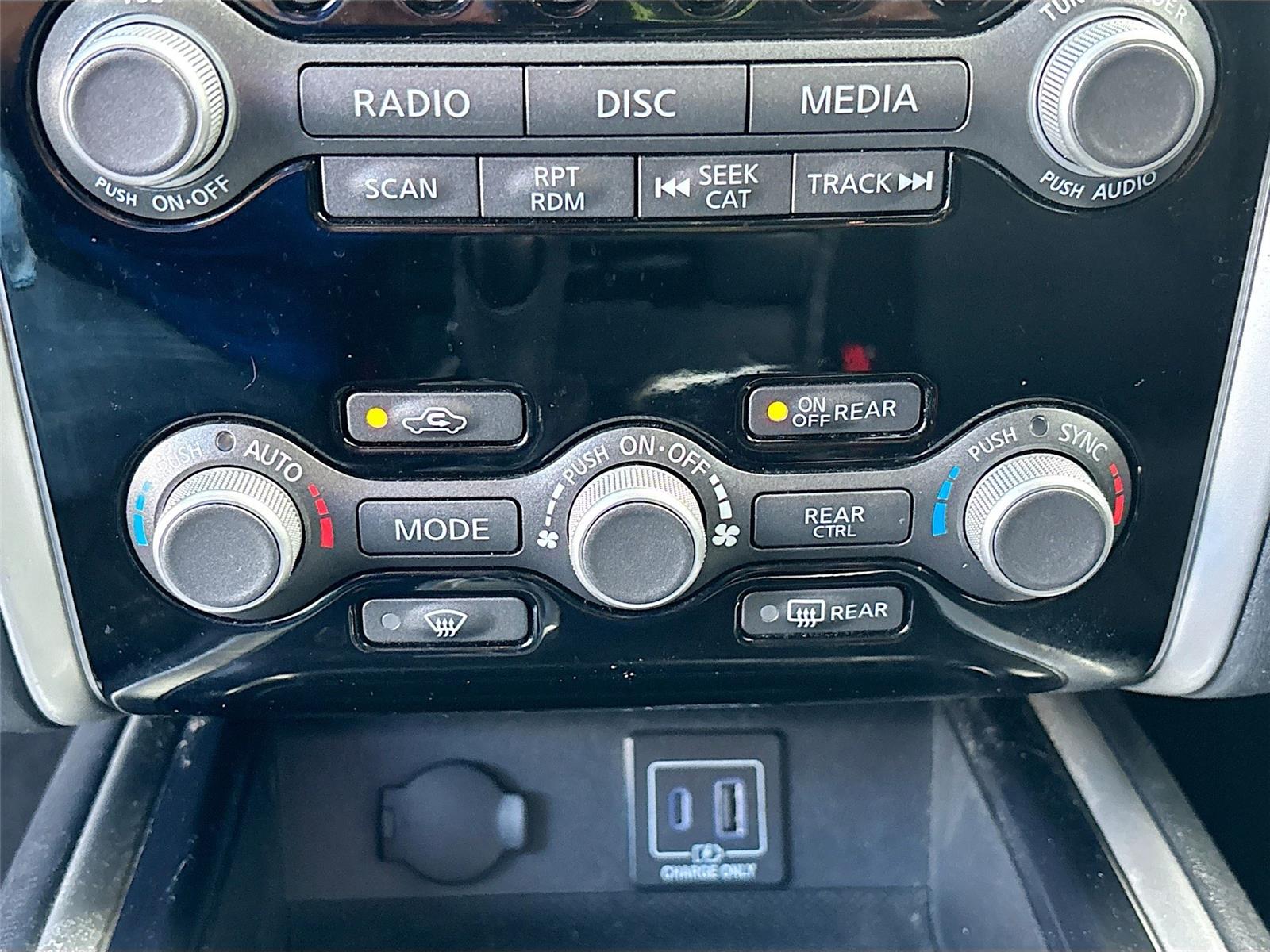 2020 Nissan Pathfinder SV