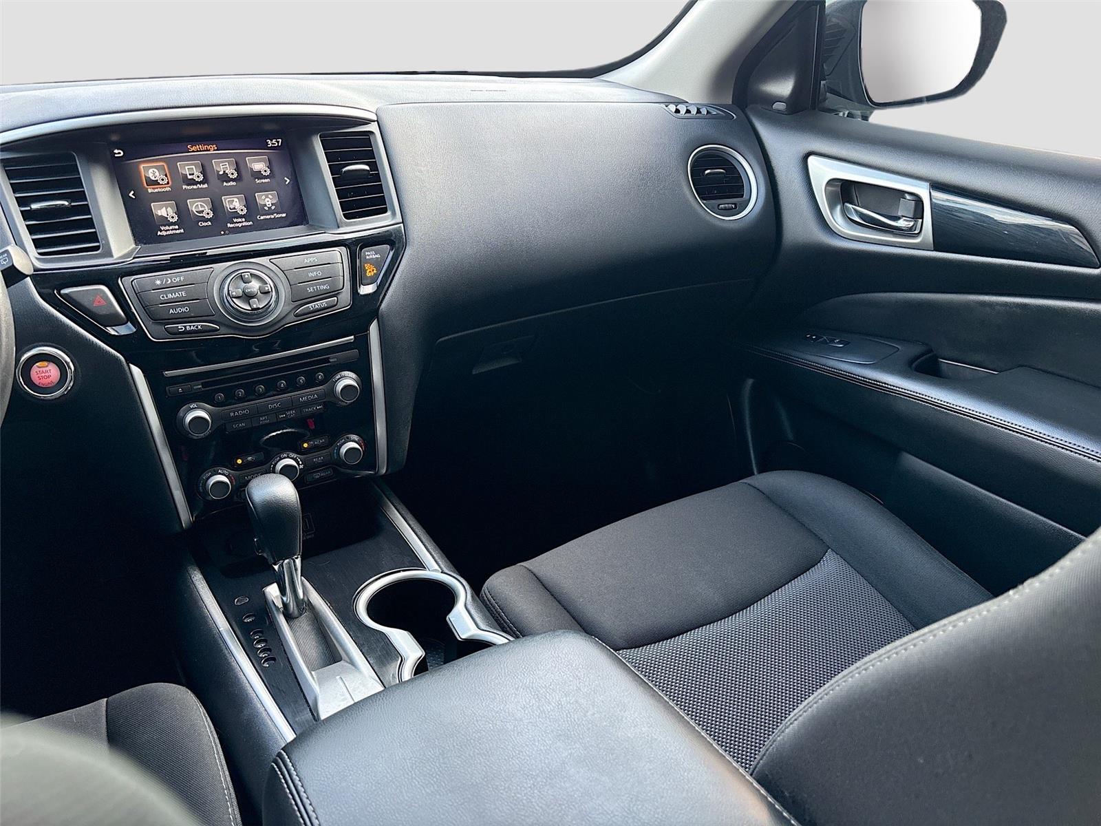 2020 Nissan Pathfinder SV