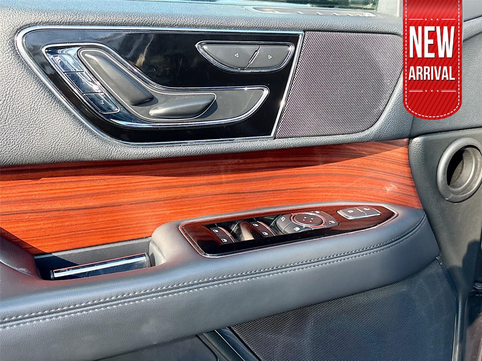 2023 Lincoln Navigator Standard