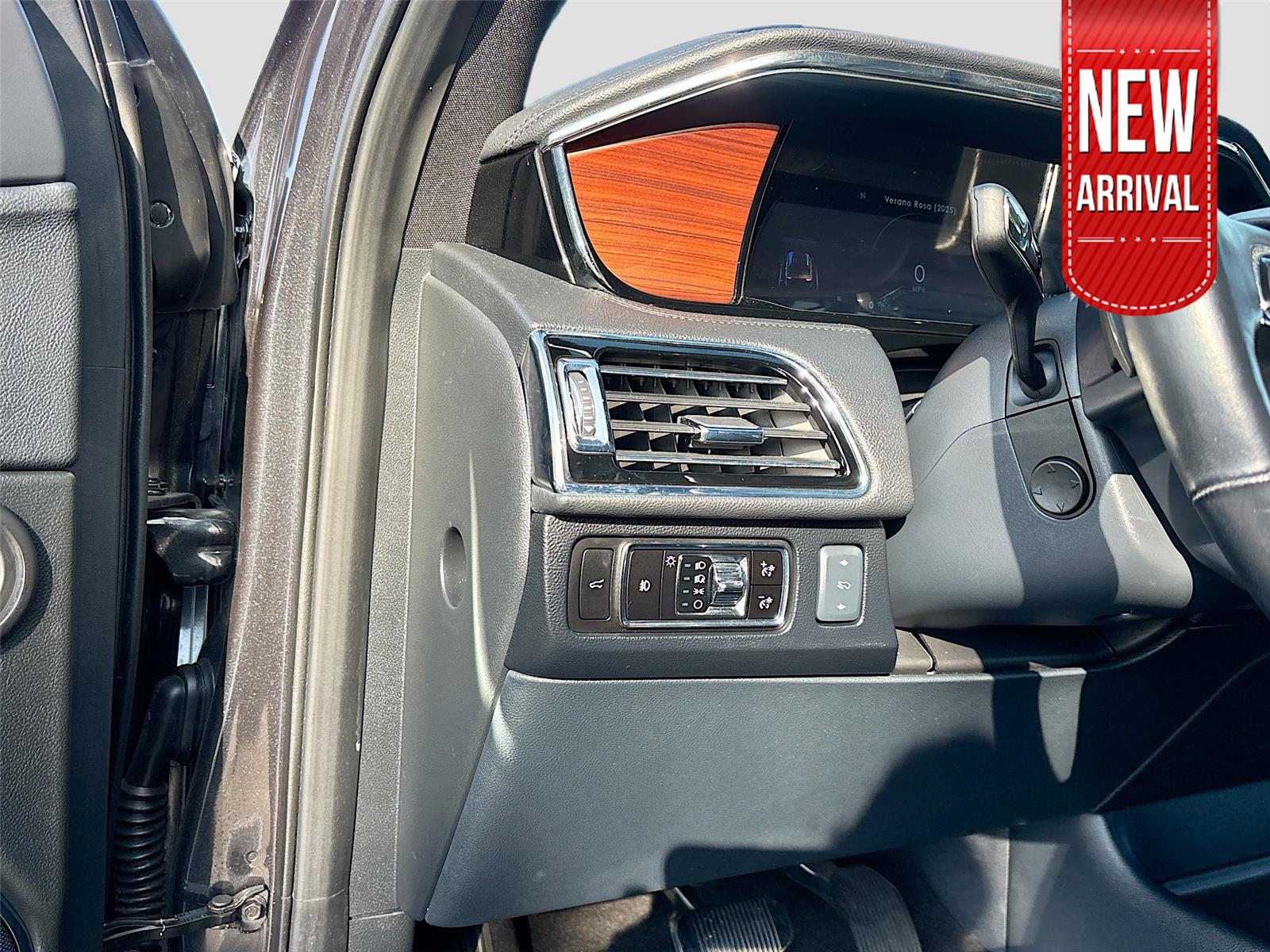 2023 Lincoln Navigator Standard