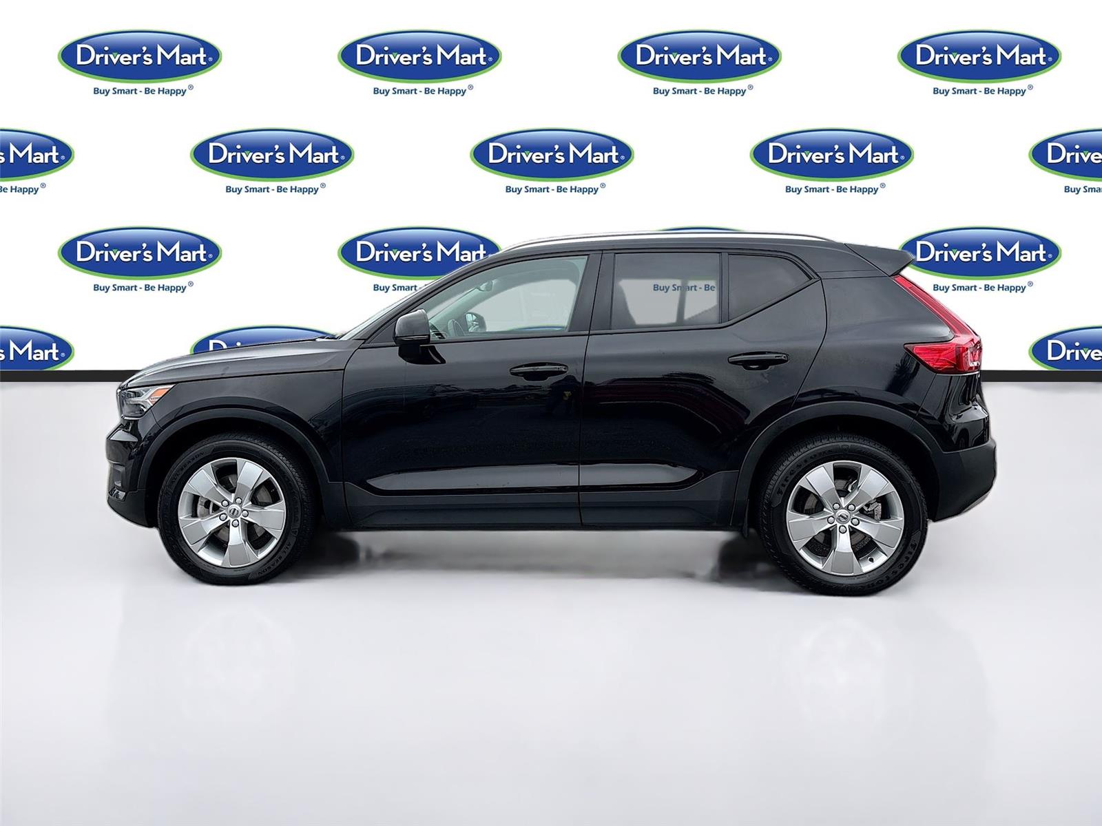 2022 Volvo XC40 Momentum