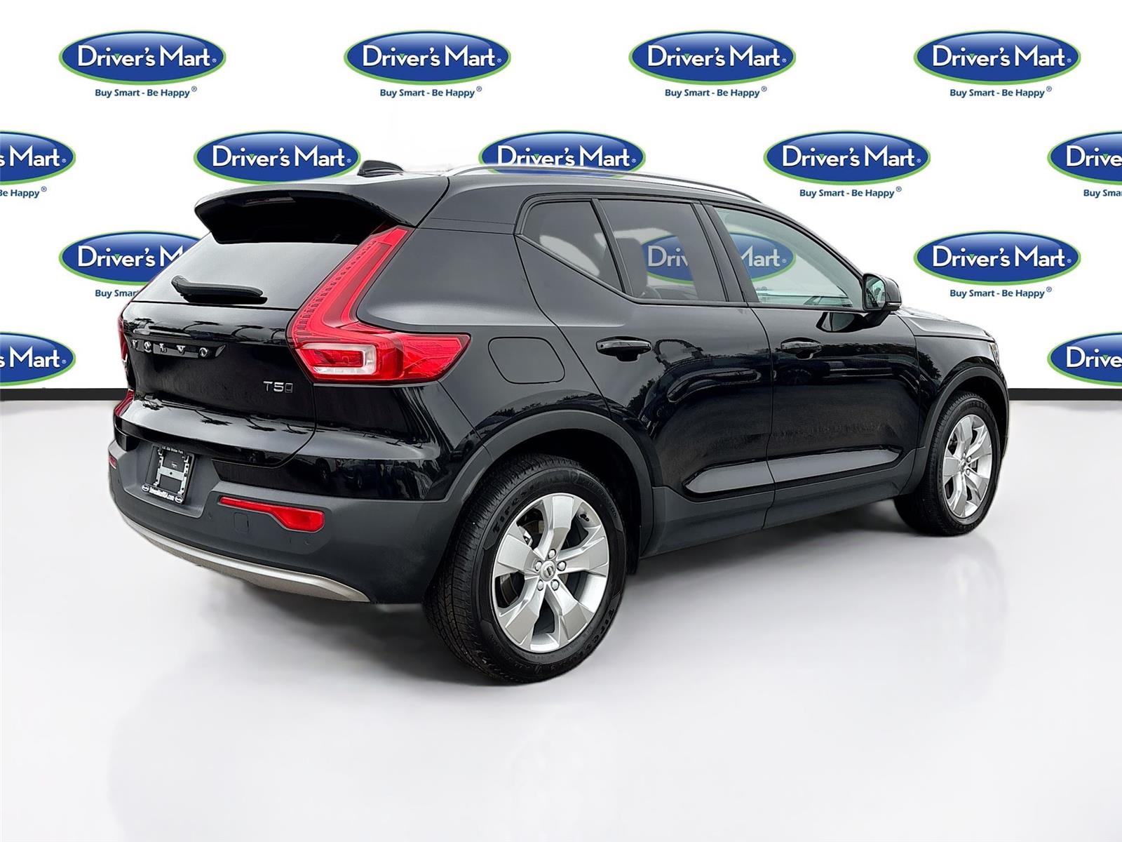 2022 Volvo XC40 Momentum