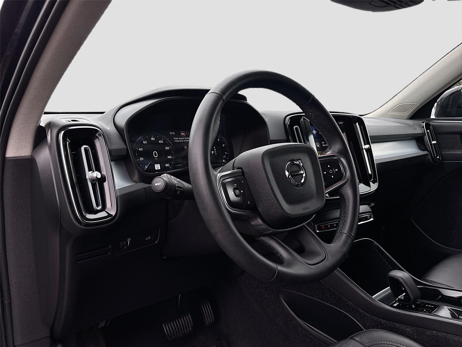 2022 Volvo XC40 Momentum