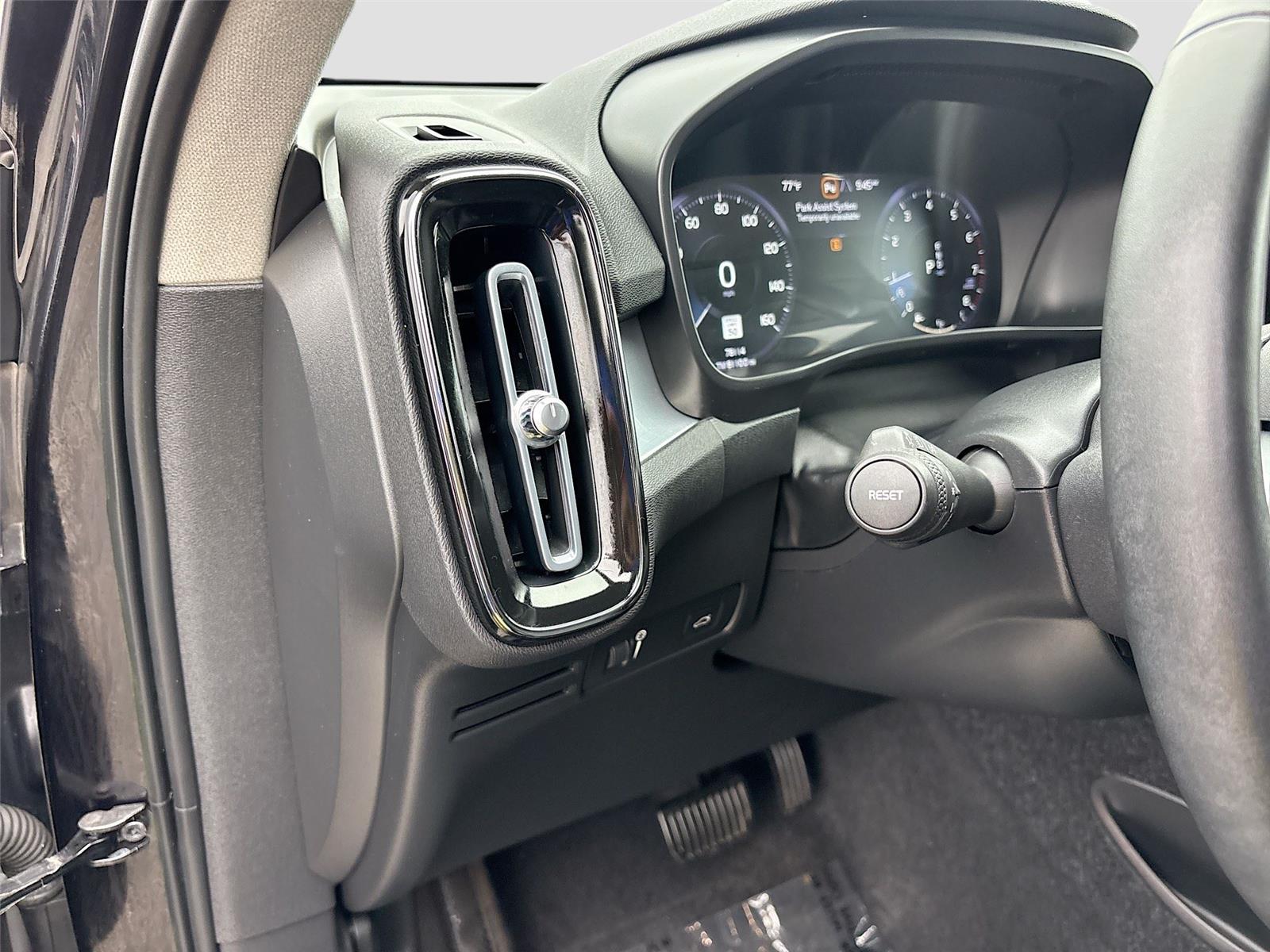 2022 Volvo XC40 Momentum