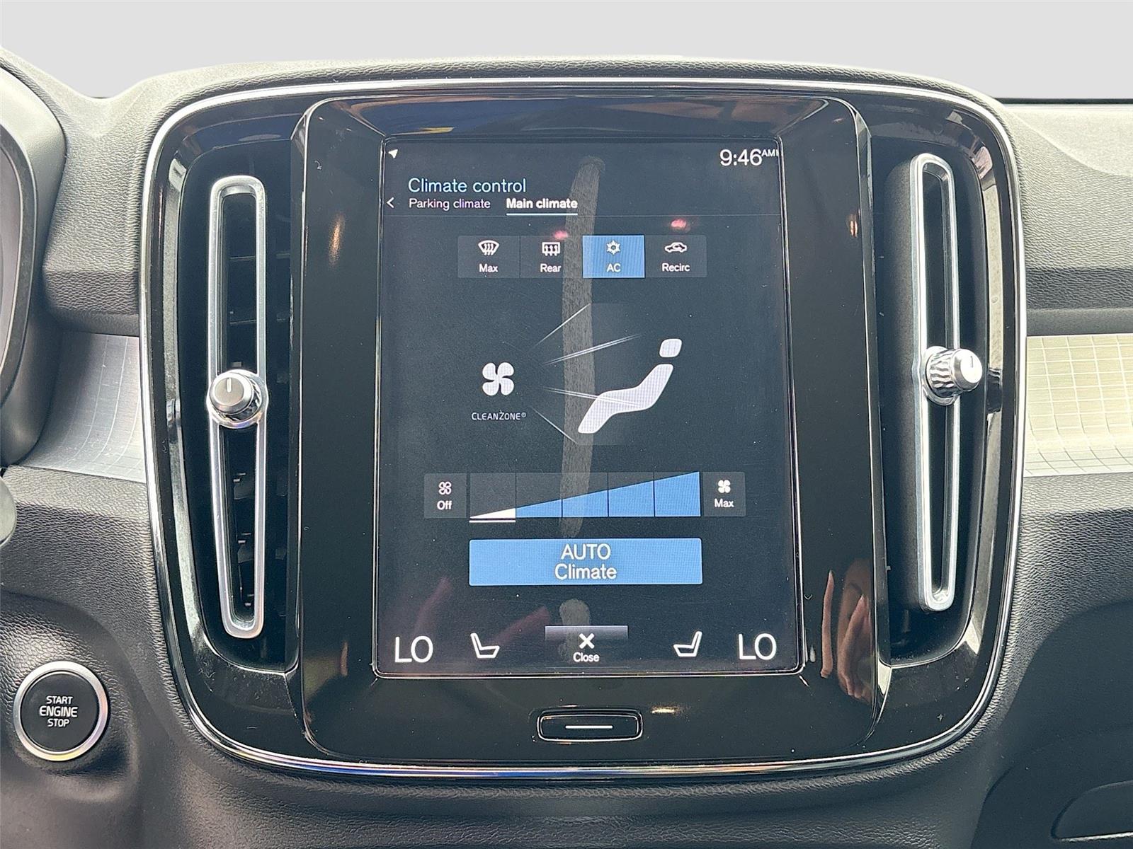 2022 Volvo XC40 Momentum