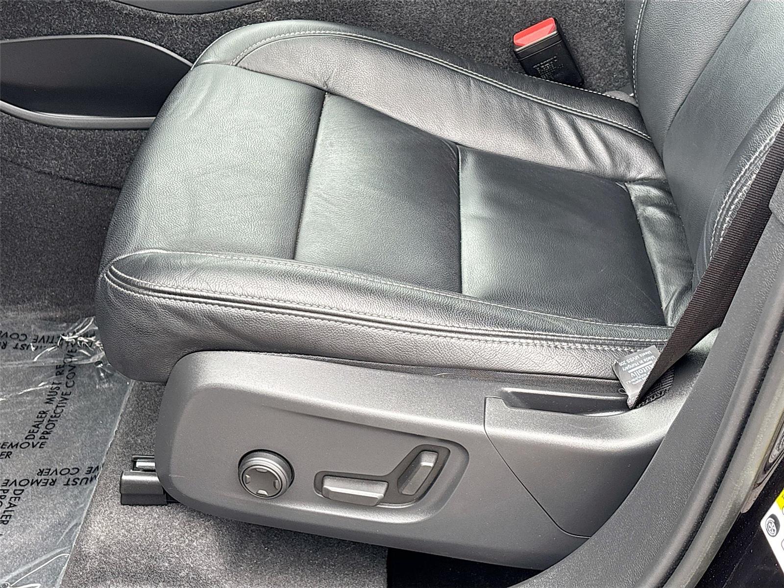 2022 Volvo XC40 Momentum