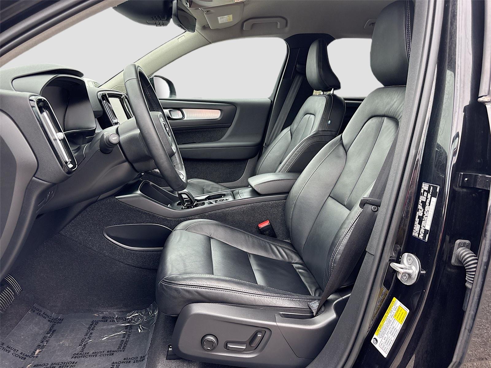 2022 Volvo XC40 Momentum