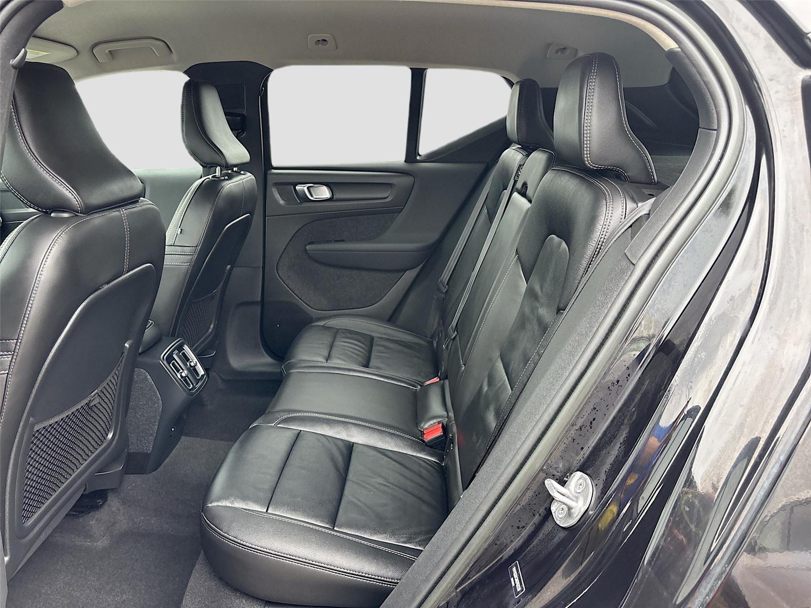 2022 Volvo XC40 Momentum