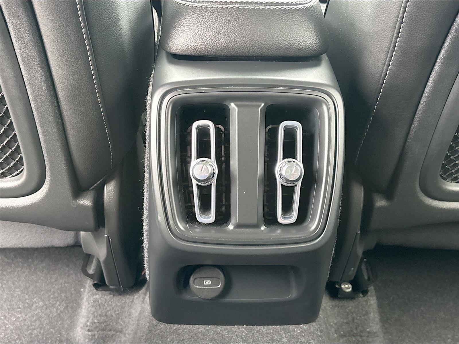 2022 Volvo XC40 Momentum