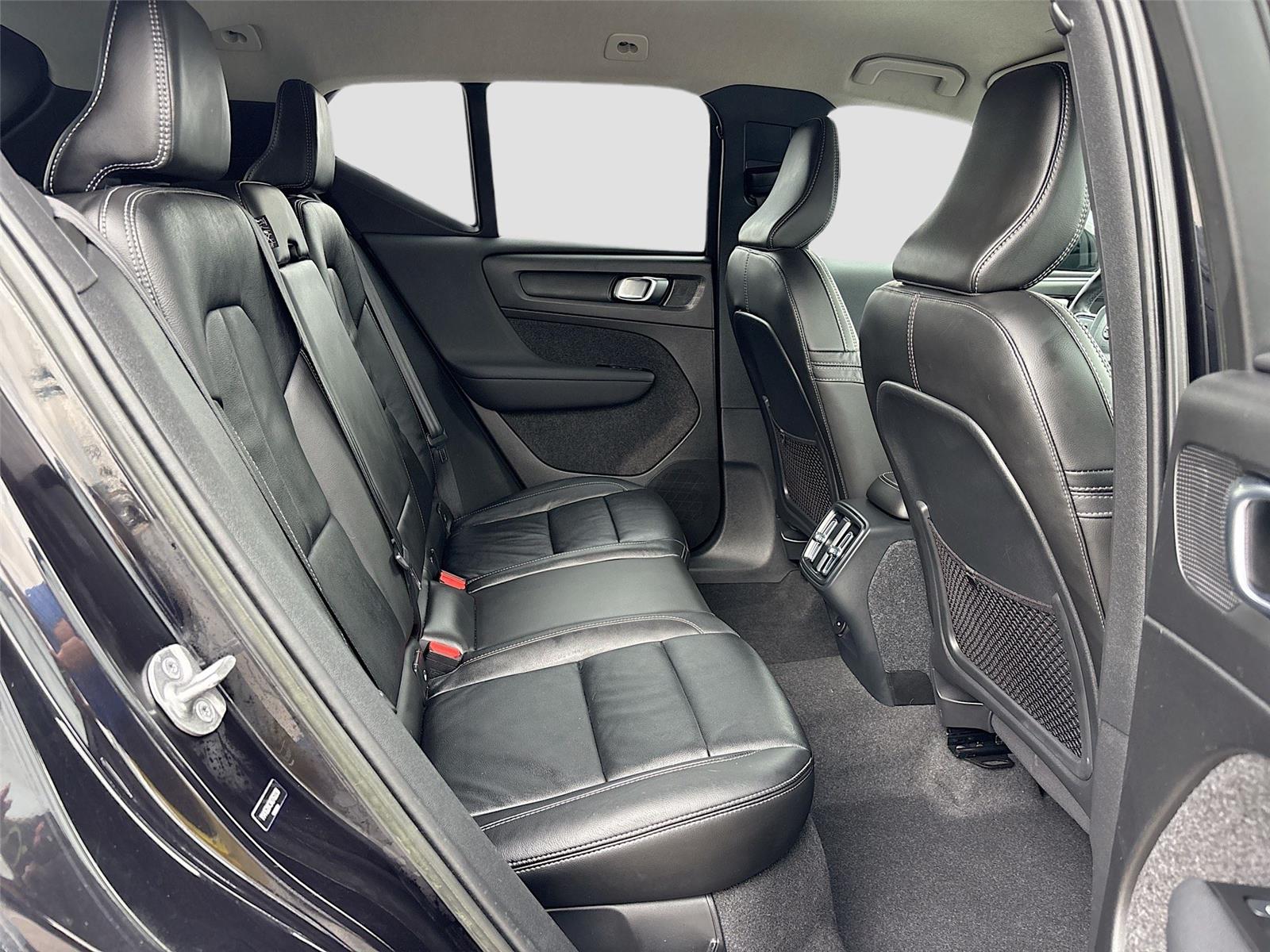 2022 Volvo XC40 Momentum