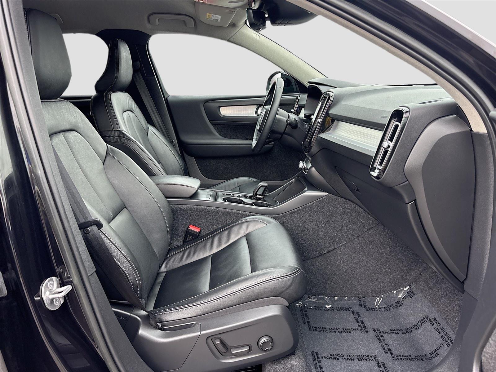 2022 Volvo XC40 Momentum