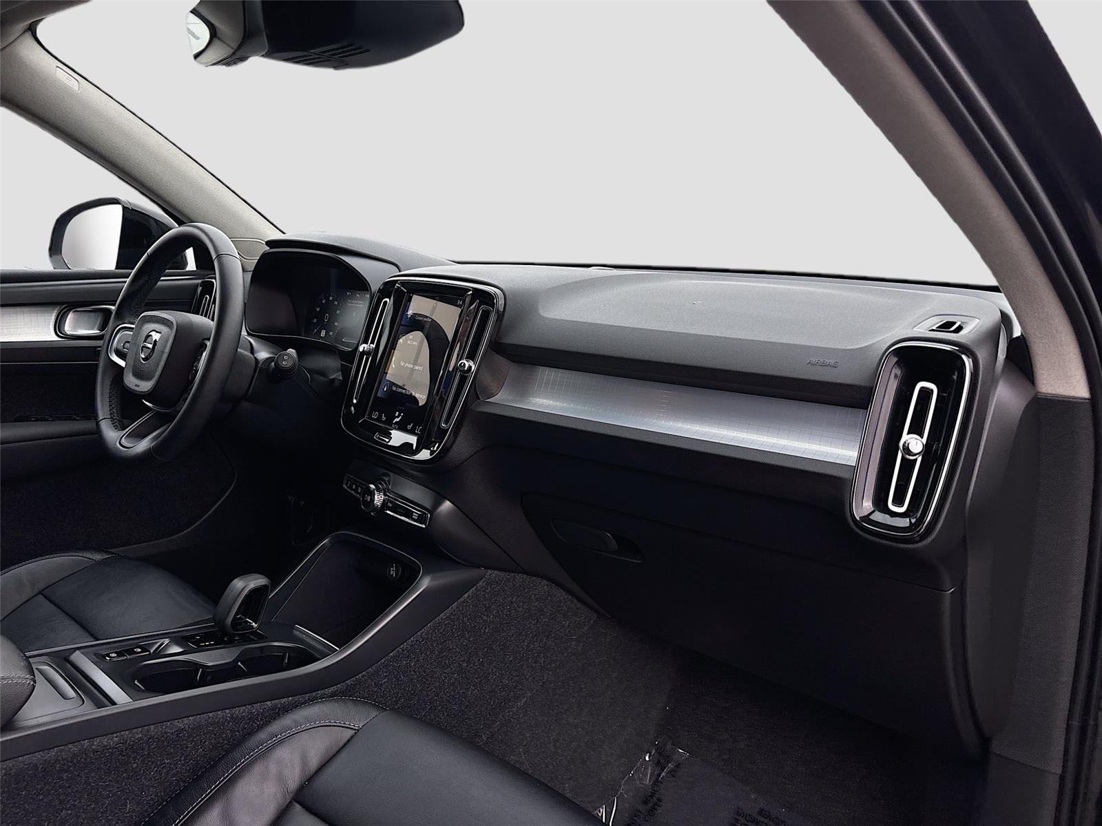 2022 Volvo XC40 Momentum