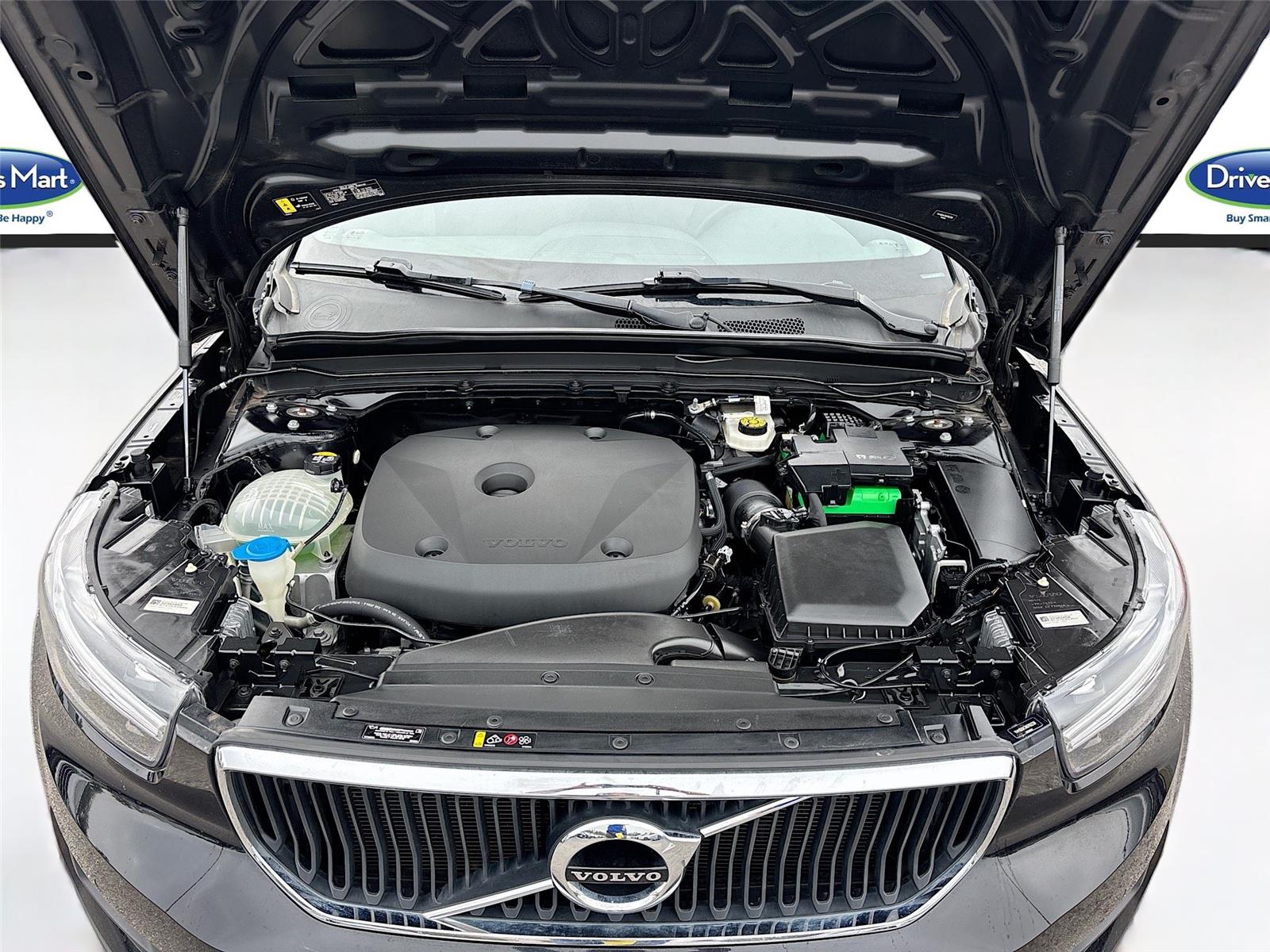 2022 Volvo XC40 Momentum