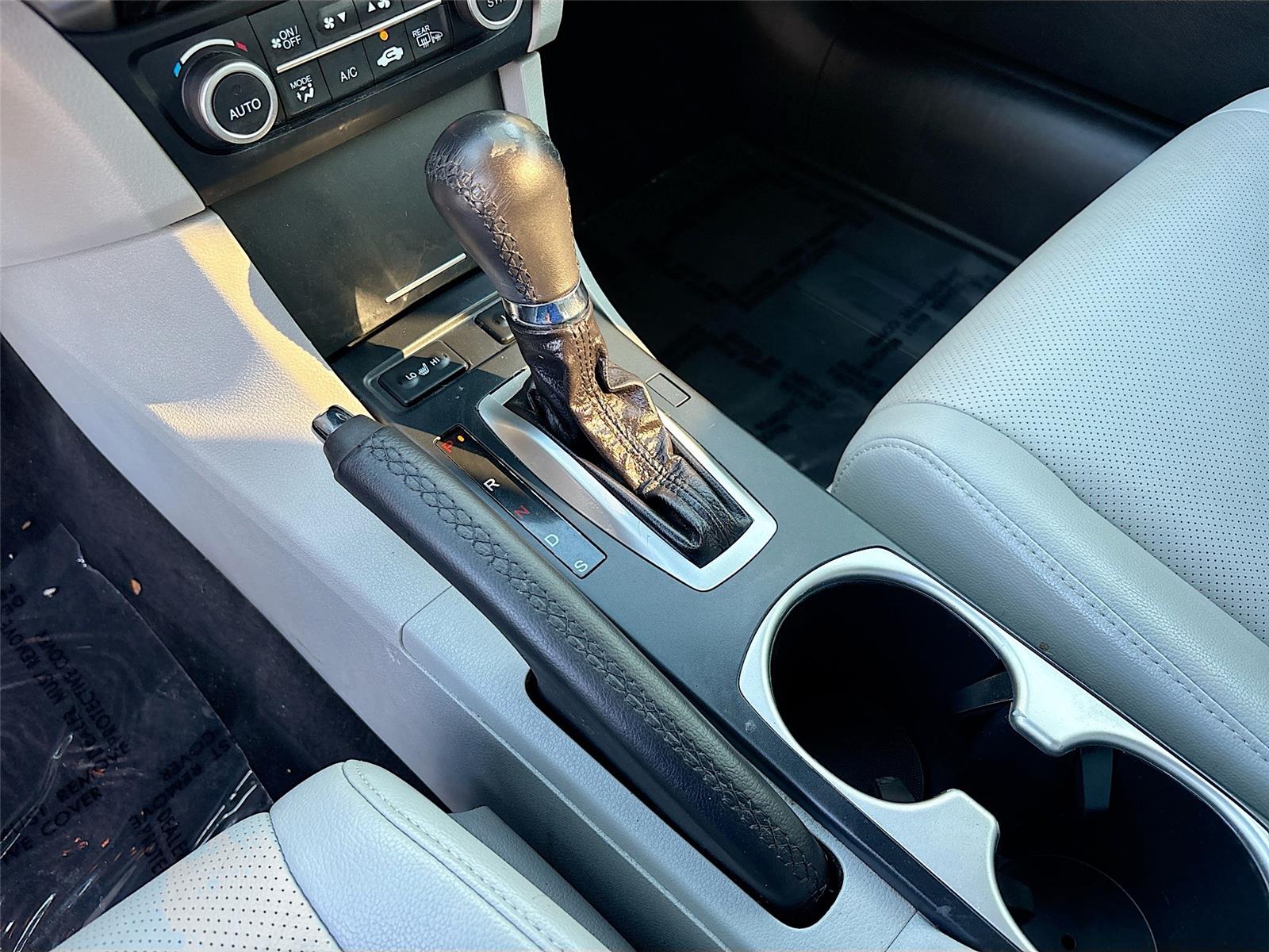 2017 Acura ILX w/Premium Pkg