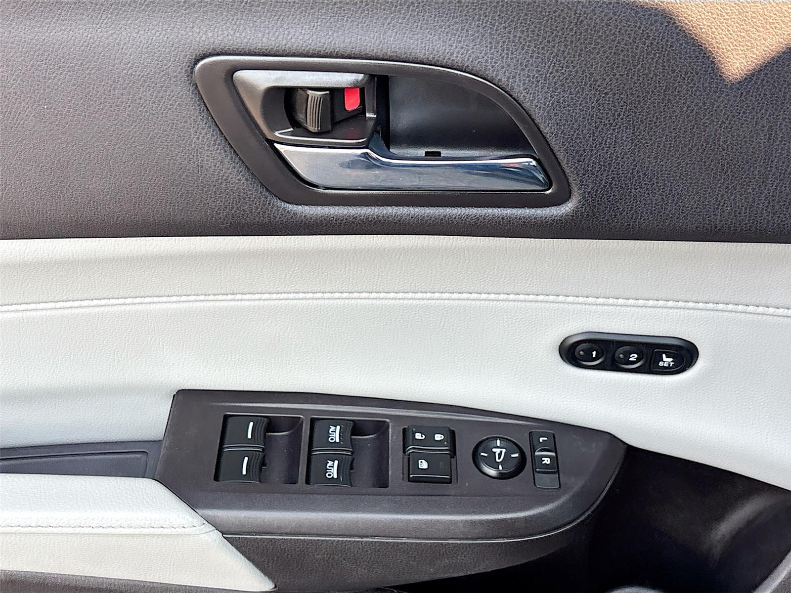 2017 Acura ILX w/Premium Pkg