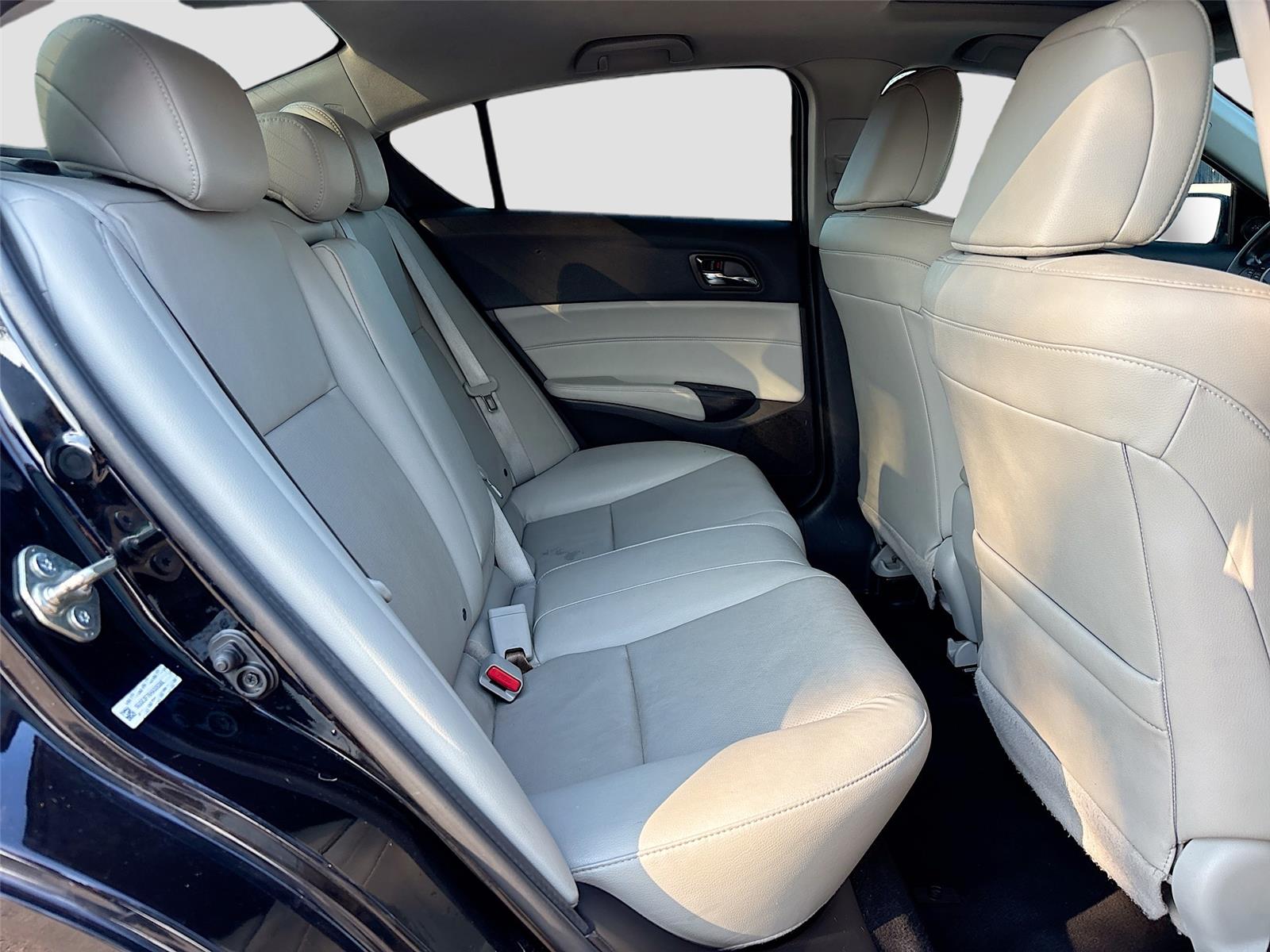 2017 Acura ILX w/Premium Pkg