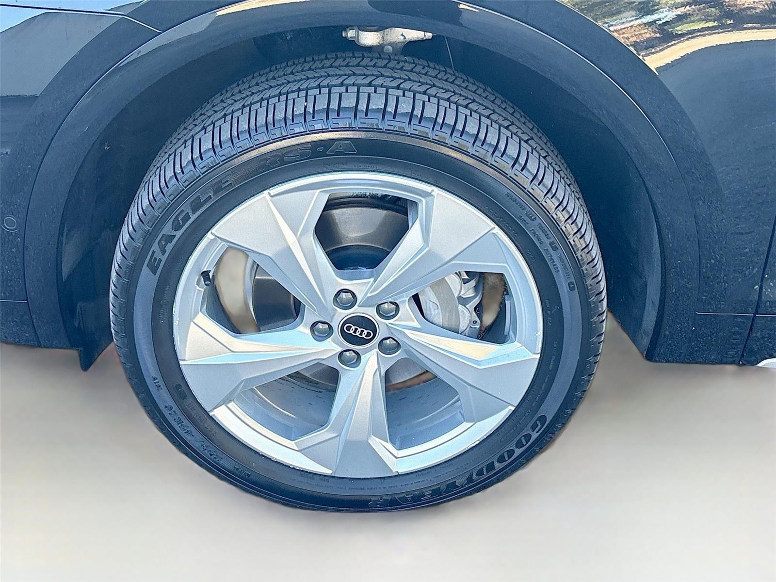 2022 Audi Q5 S line Prestige