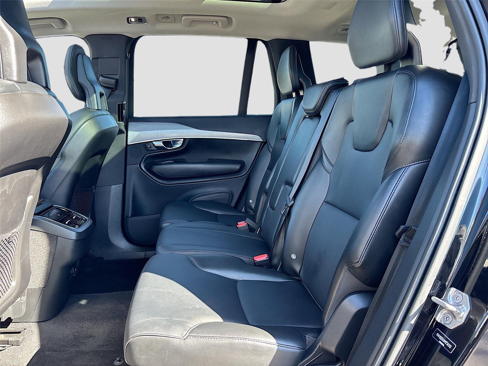 2021 Volvo XC90 Momentum