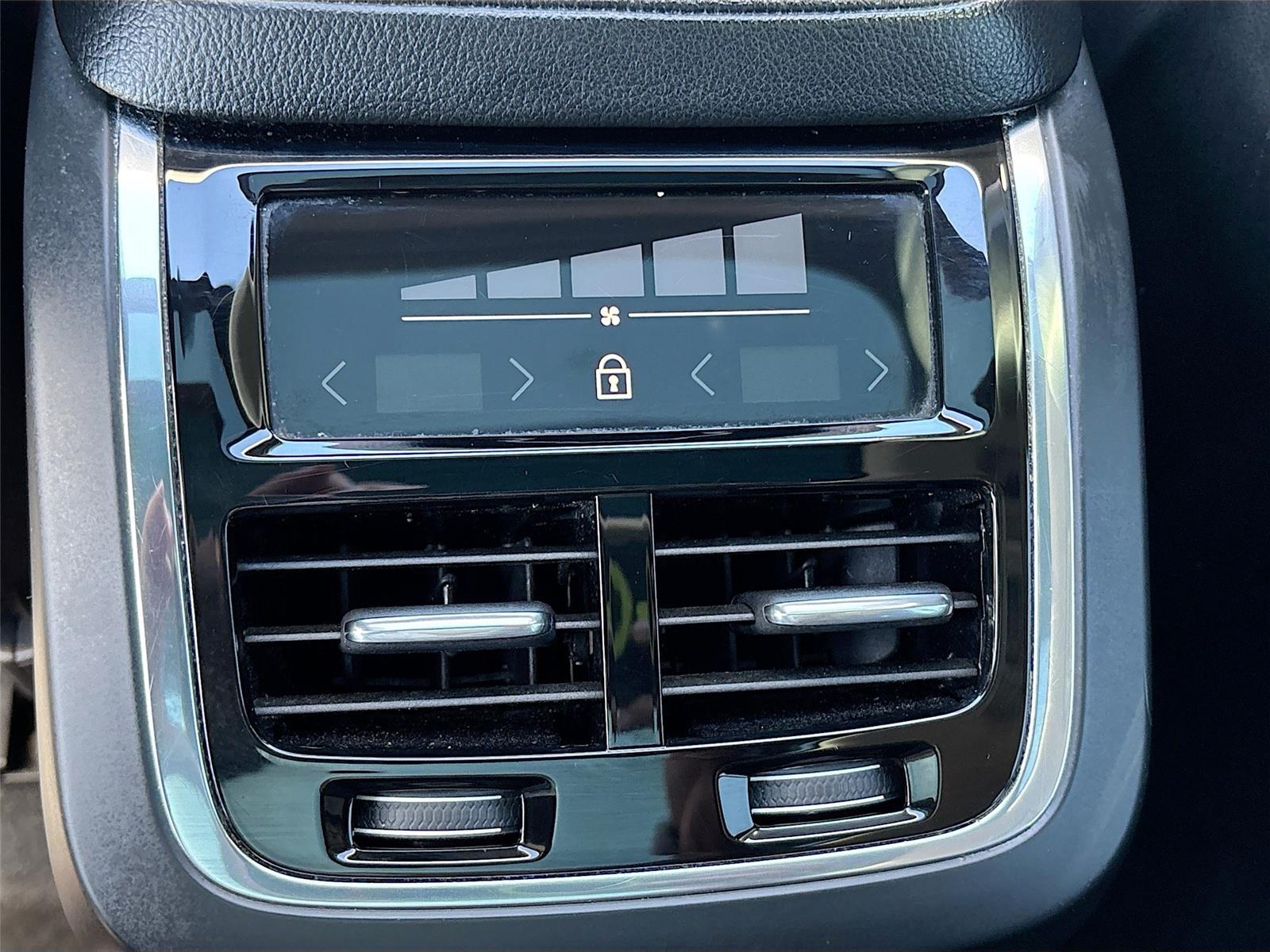 2021 Volvo XC90 Momentum