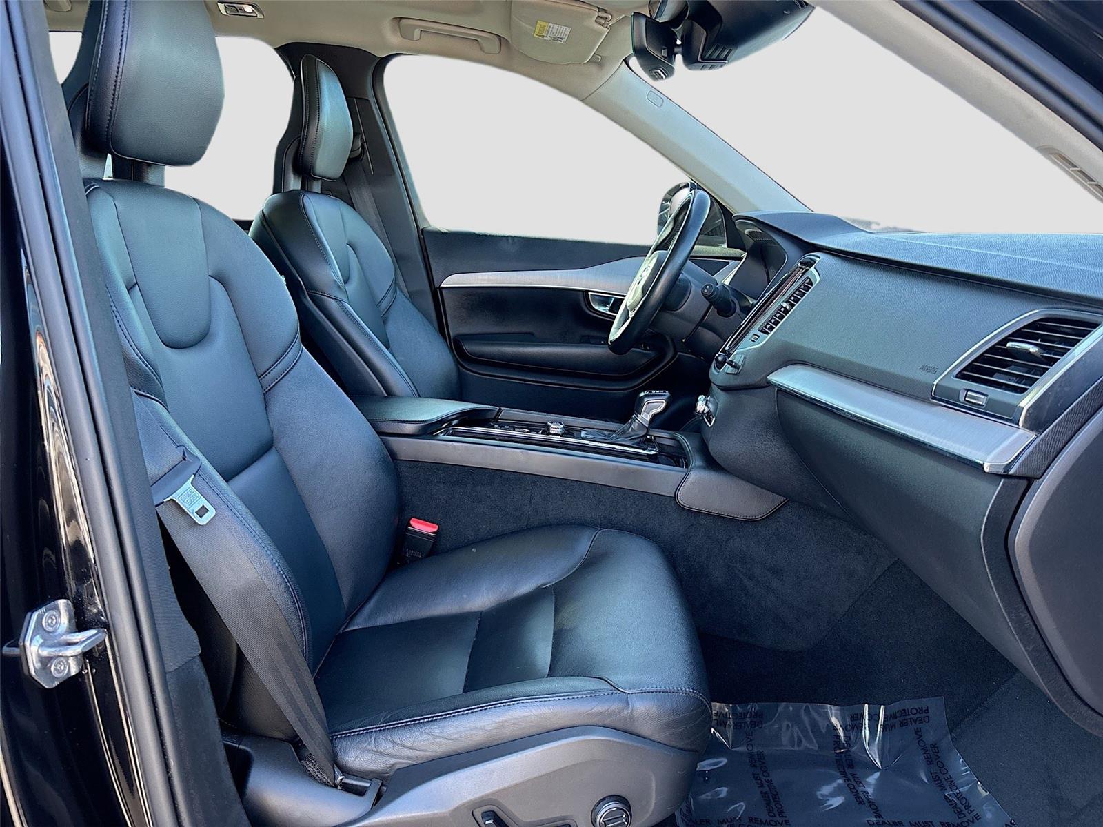 2021 Volvo XC90 Momentum