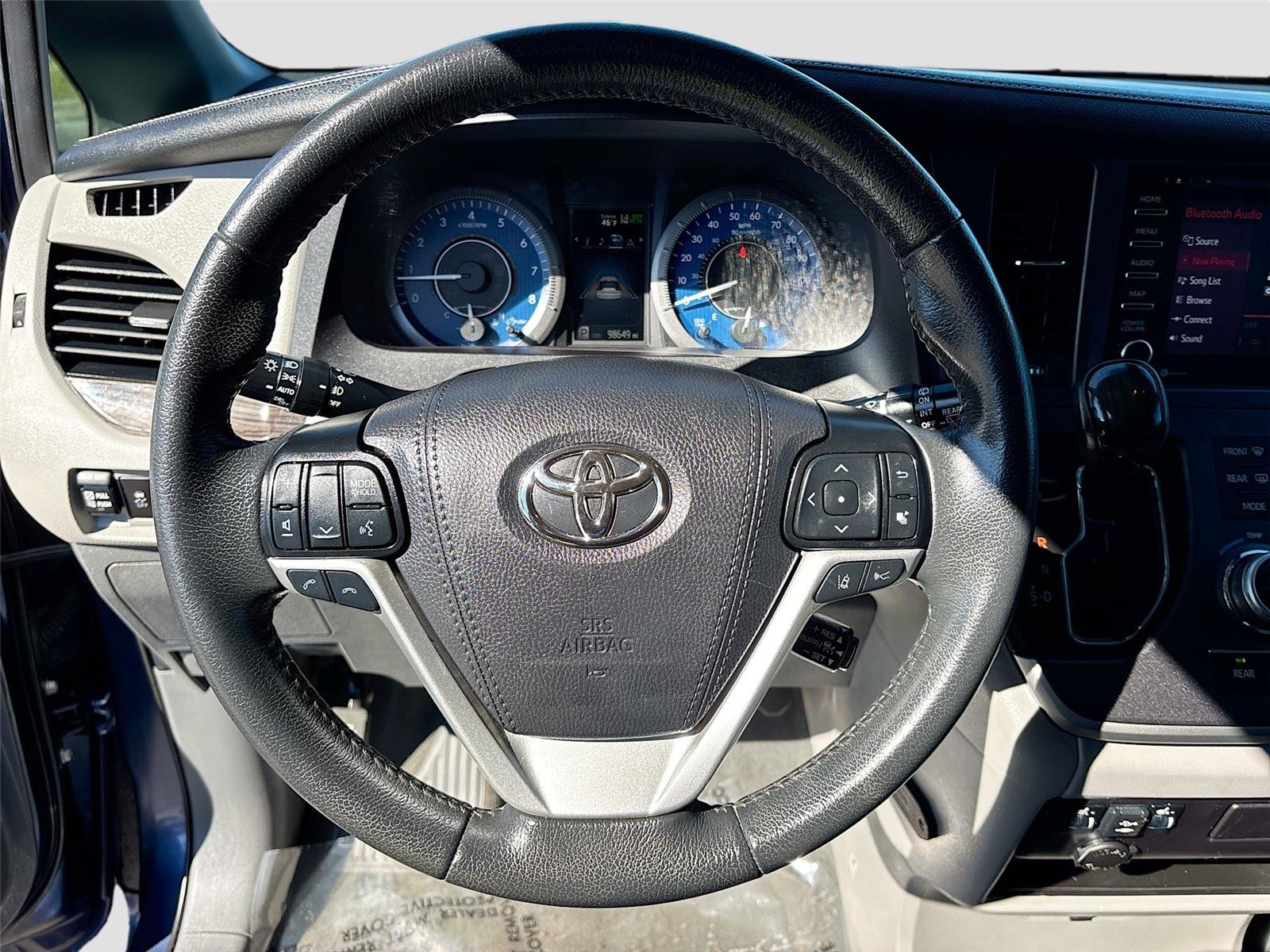 2020 Toyota Sienna XLE 7-Passenger Auto Access Seat