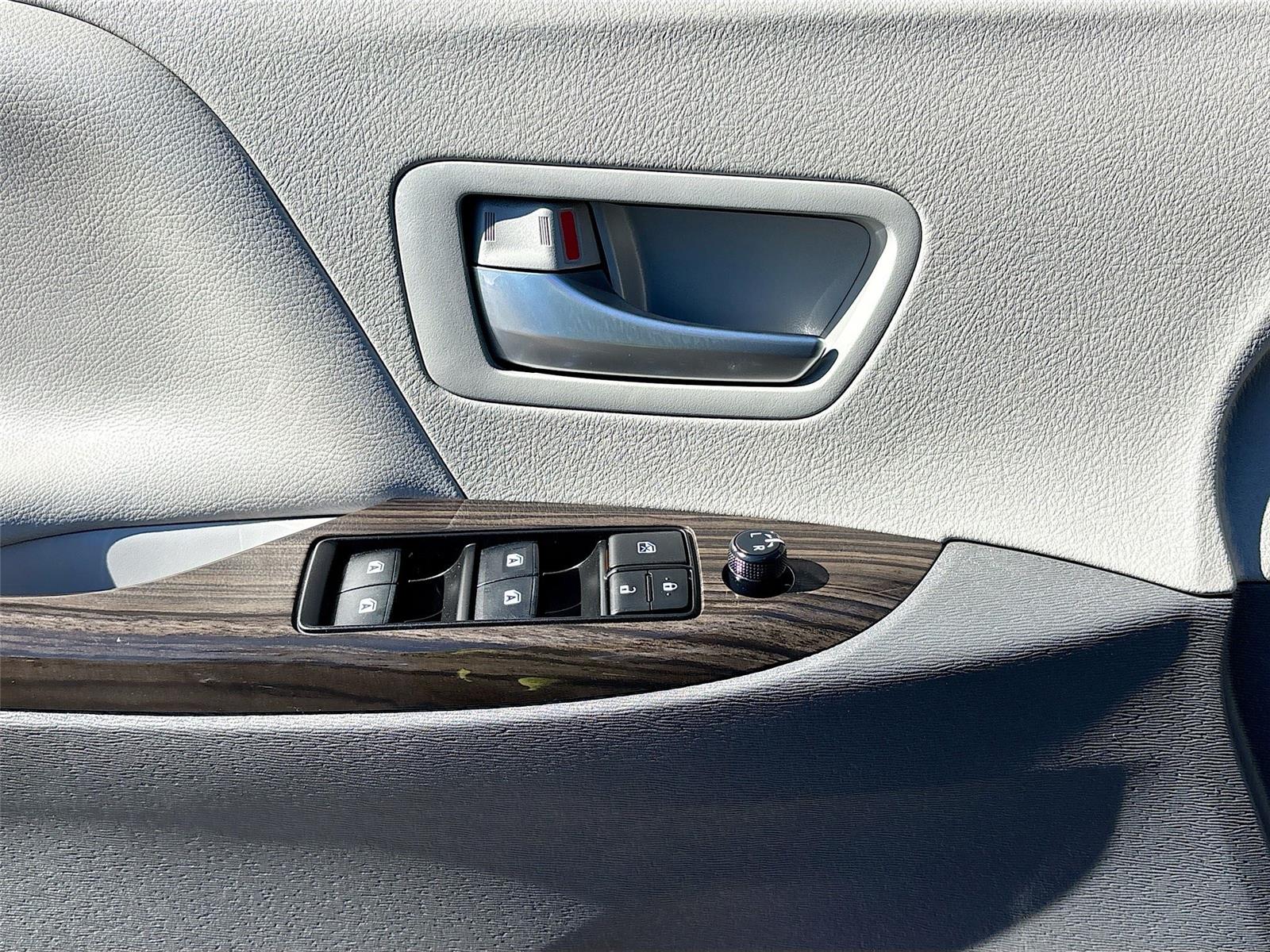 2020 Toyota Sienna XLE 7-Passenger Auto Access Seat