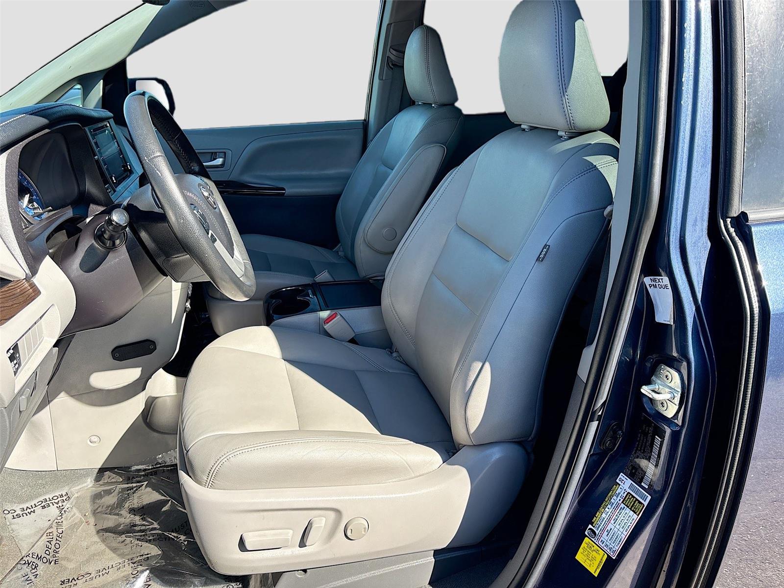 2020 Toyota Sienna XLE 7-Passenger Auto Access Seat