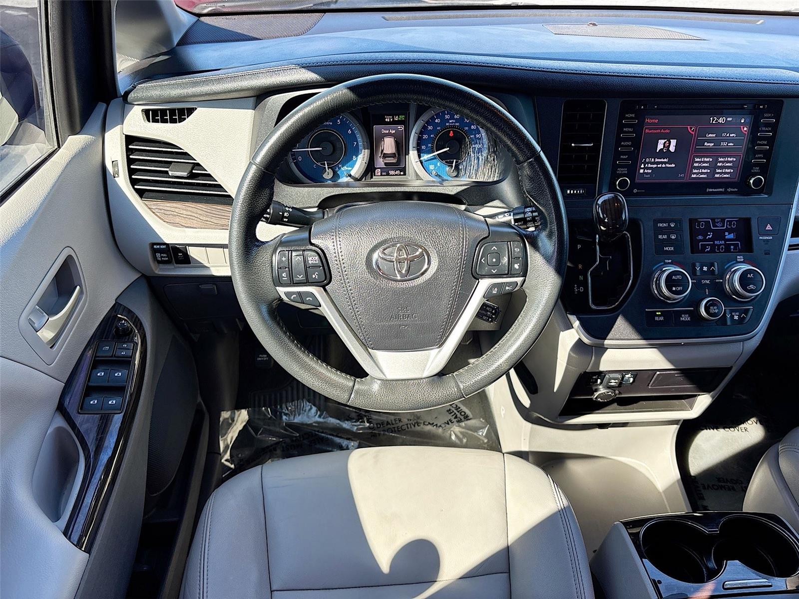 2020 Toyota Sienna XLE 7-Passenger Auto Access Seat