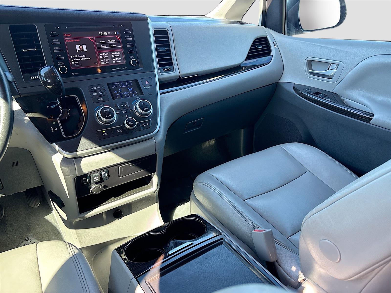 2020 Toyota Sienna XLE 7-Passenger Auto Access Seat