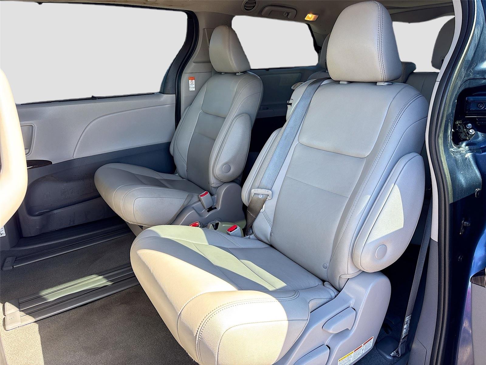 2020 Toyota Sienna XLE 7-Passenger Auto Access Seat