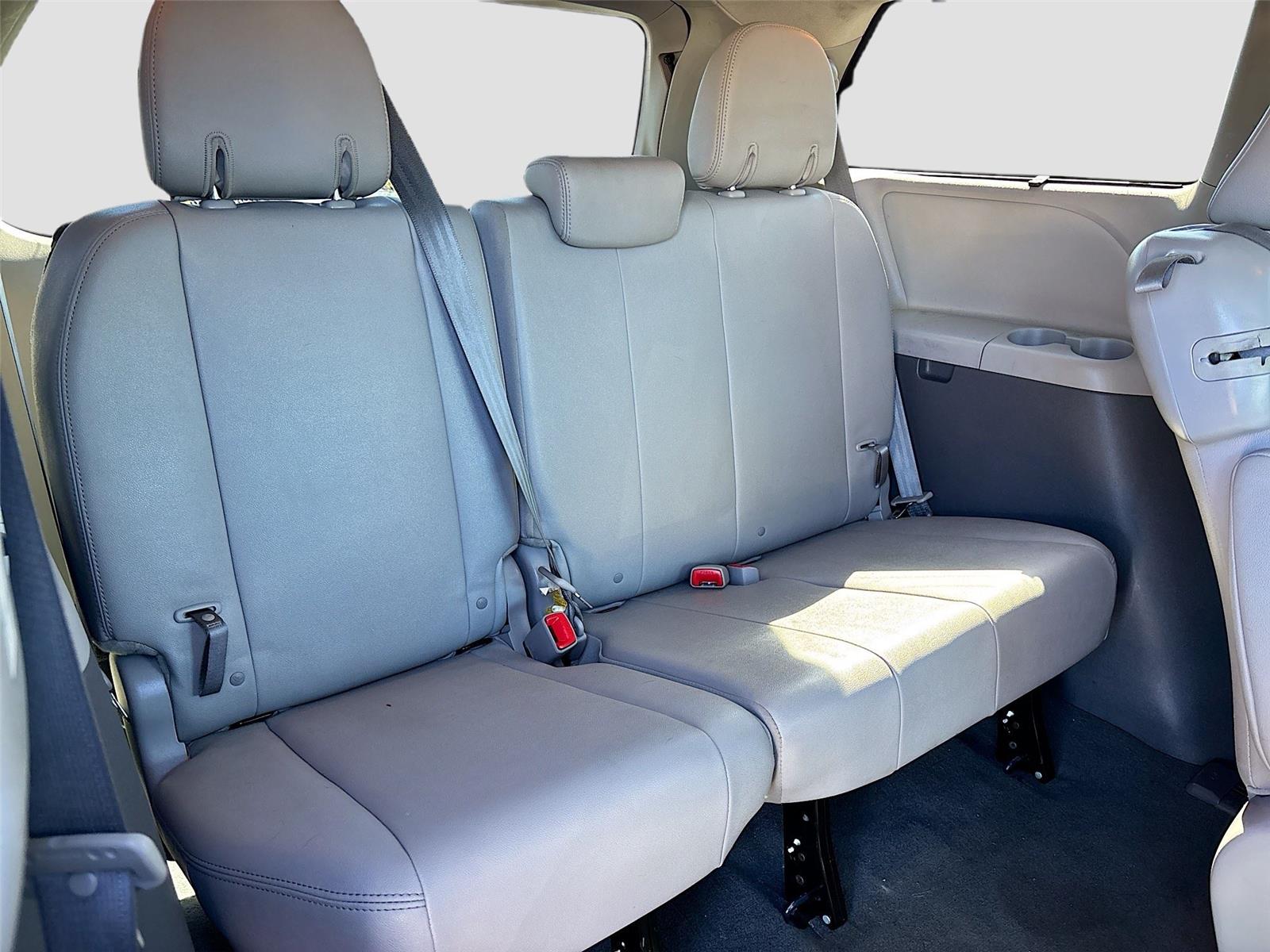 2020 Toyota Sienna XLE 7-Passenger Auto Access Seat