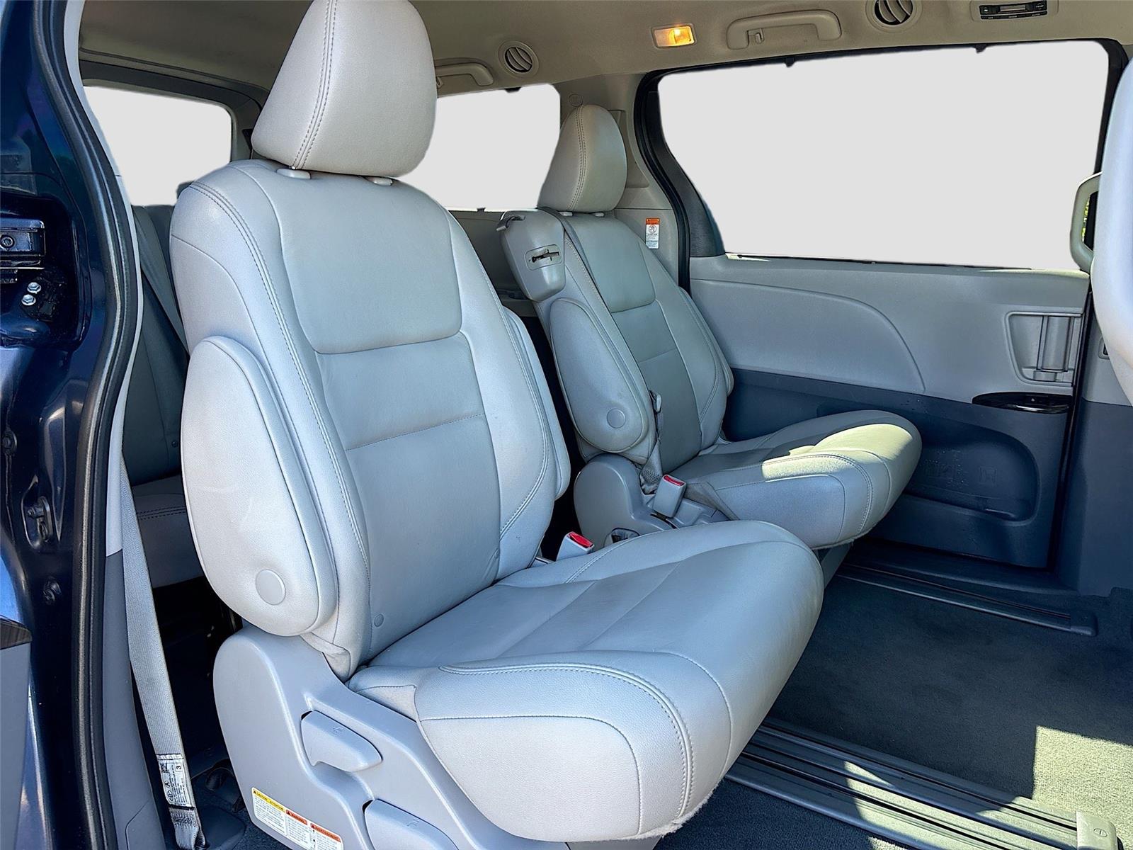 2020 Toyota Sienna XLE 7-Passenger Auto Access Seat