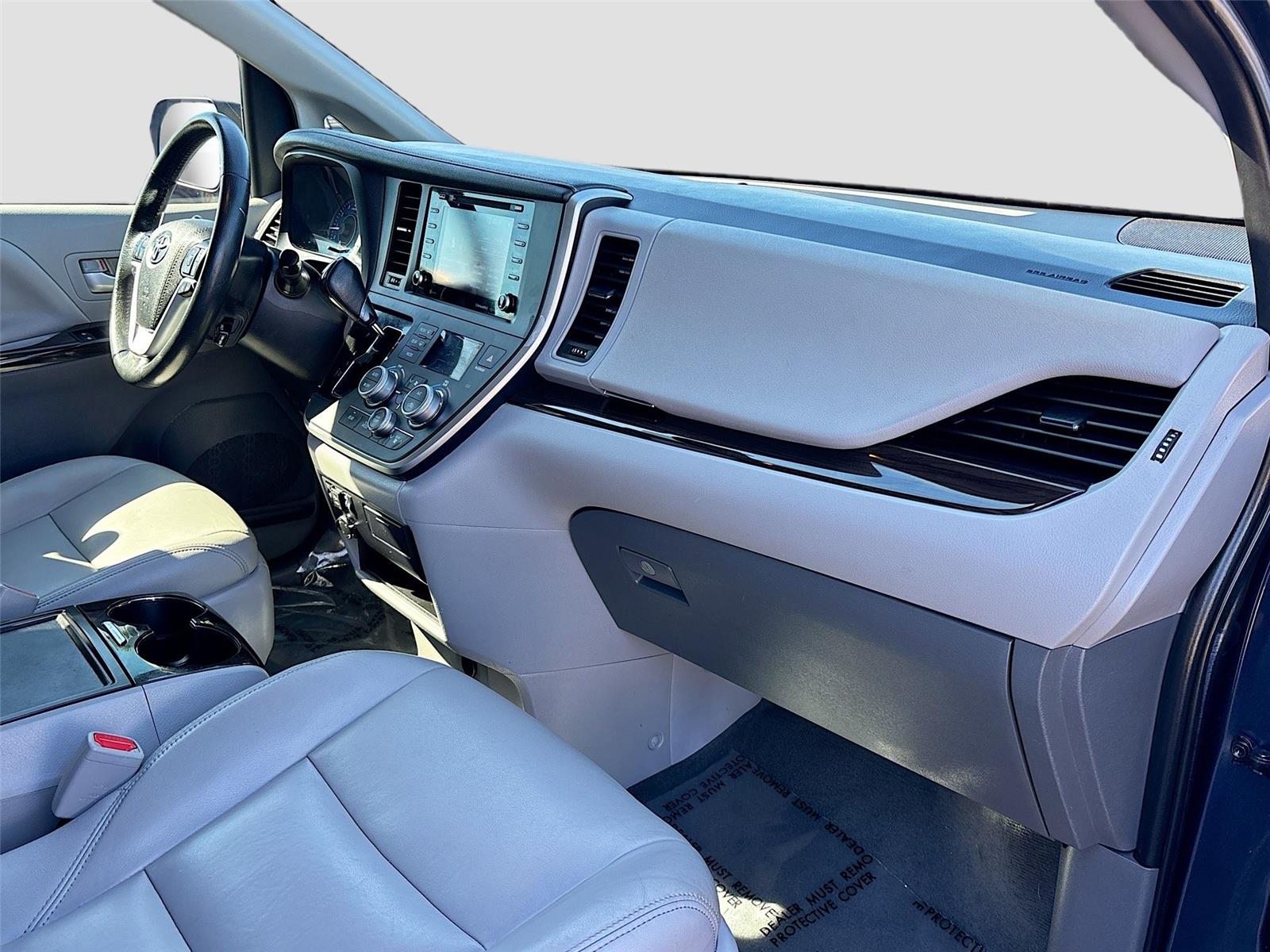 2020 Toyota Sienna XLE 7-Passenger Auto Access Seat