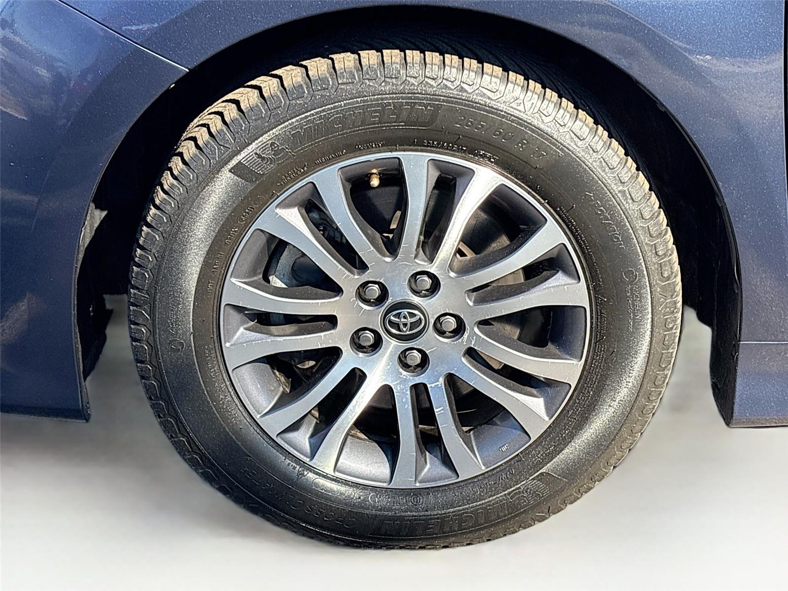 2020 Toyota Sienna XLE 7-Passenger Auto Access Seat