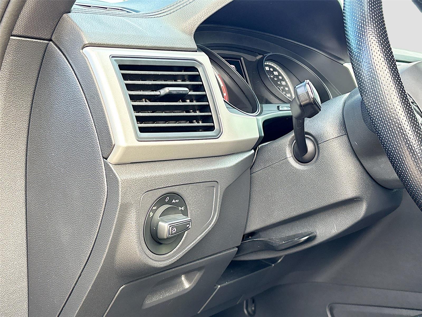 2021 Volkswagen Atlas Cross Sport 3.6L V6 SE w/Technology R-Line