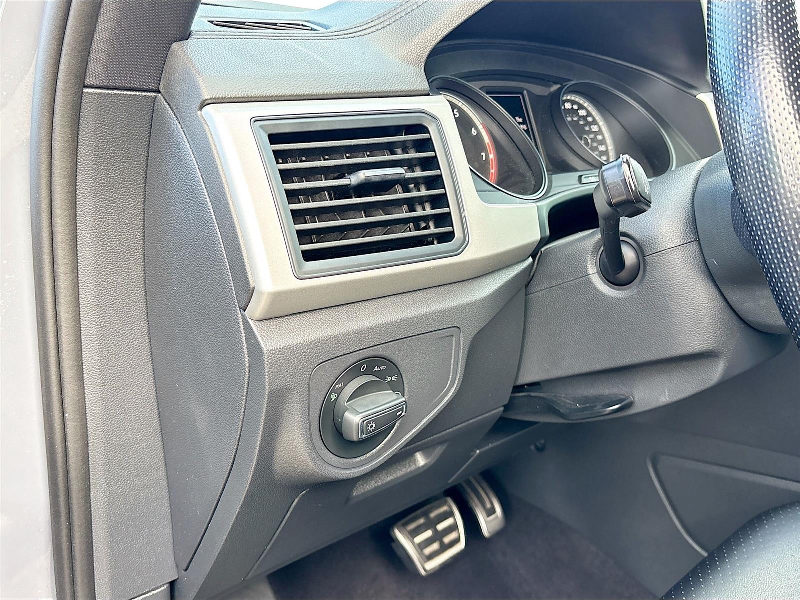 2021 Volkswagen Atlas Cross Sport 3.6L V6 SE w/Technology R-Line