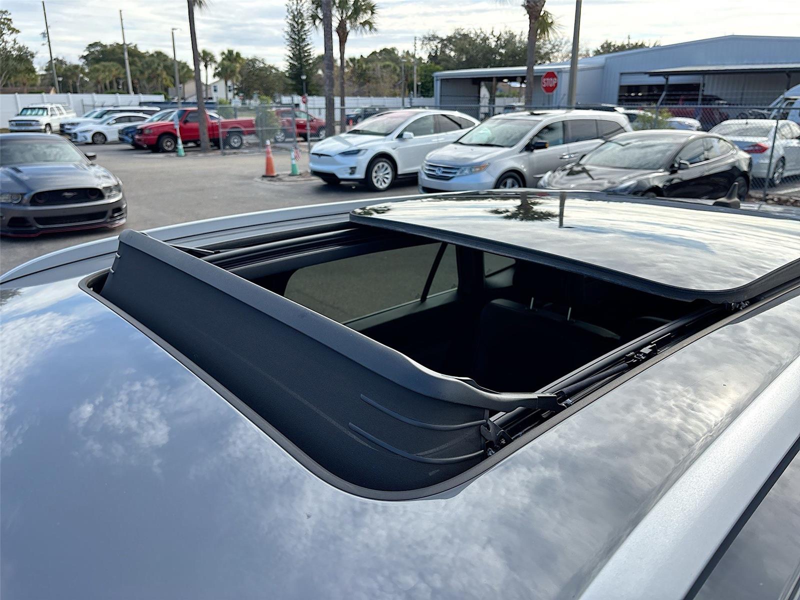 2021 Volkswagen Atlas Cross Sport 3.6L V6 SE w/Technology R-Line