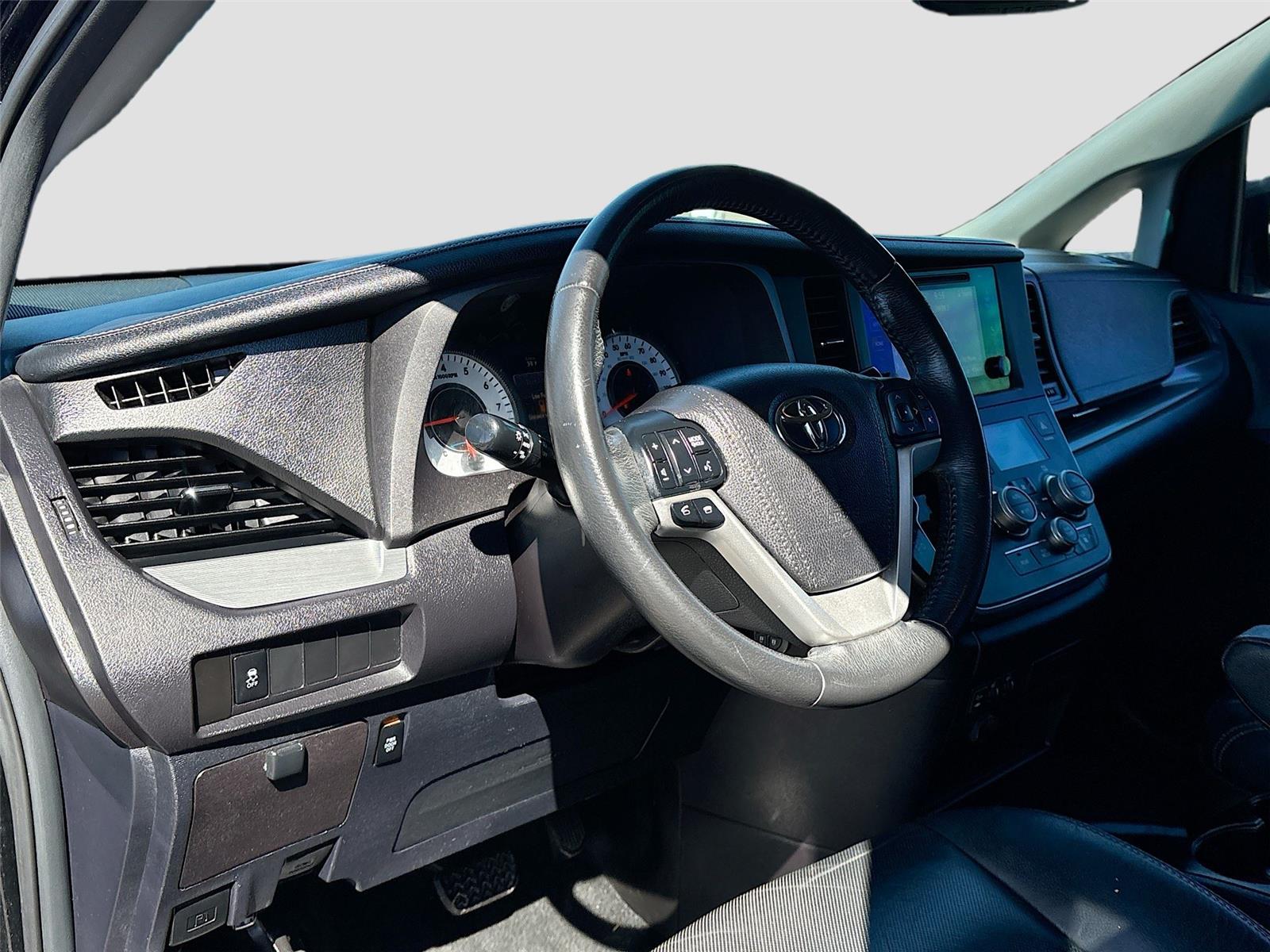 2017 Toyota Sienna SE 8-Passenger